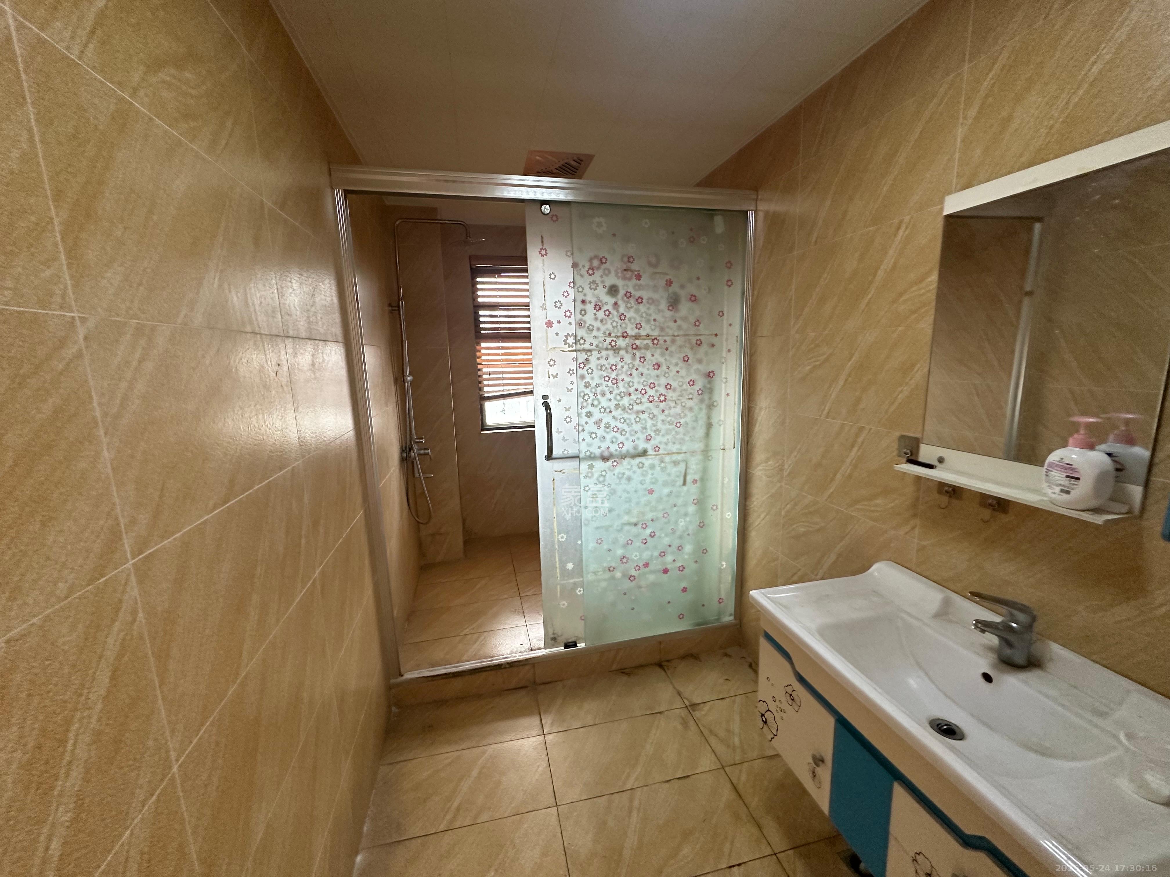 中建芙蓉嘉苑  1室2厅1卫    1700.0元/月 中建芙蓉嘉苑  1室2厅1卫    1700.0元/月室内图