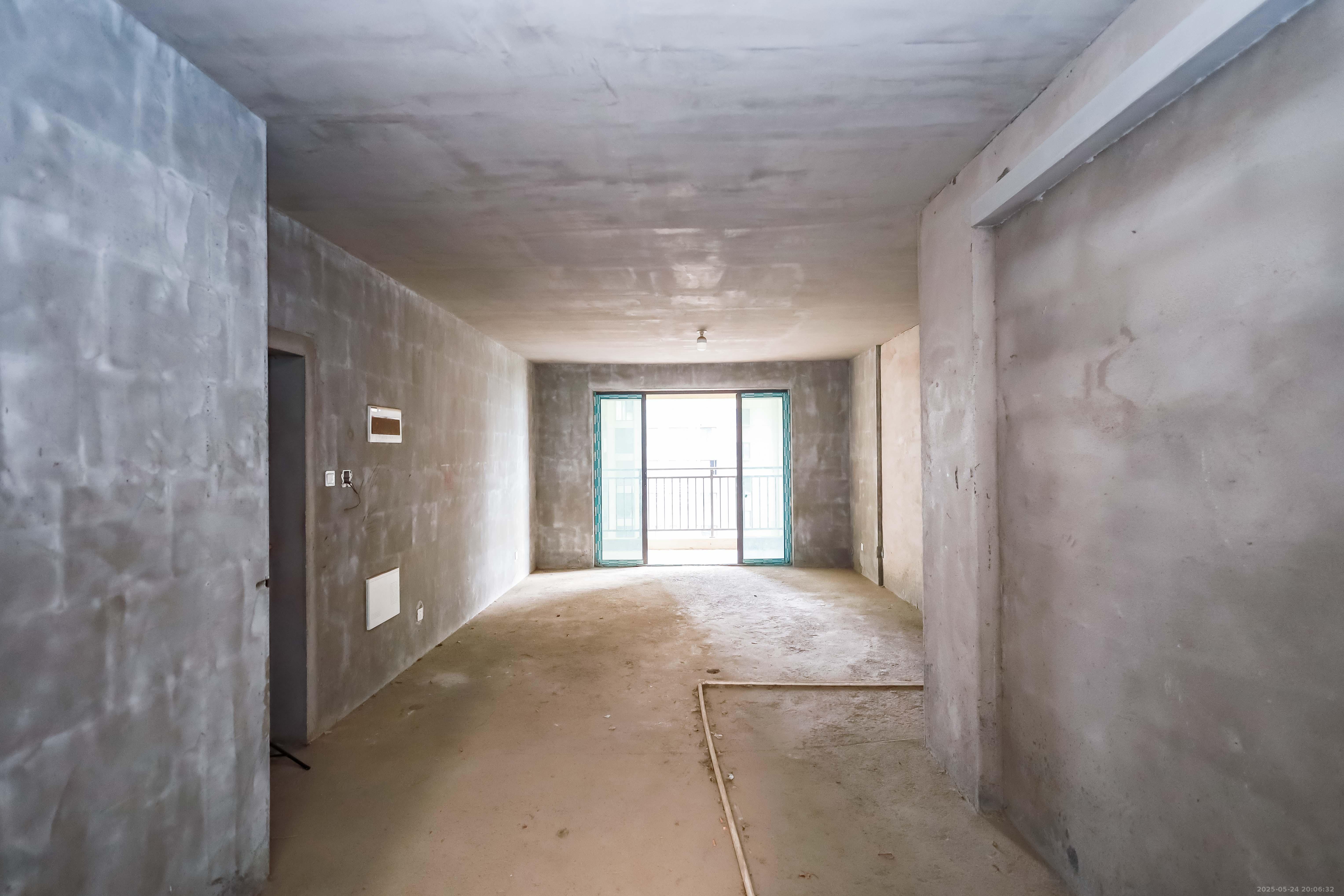 通号岭绣苑 4室2厅2卫 79.8万 通号岭绣苑 4室2厅2卫 79.8万客厅