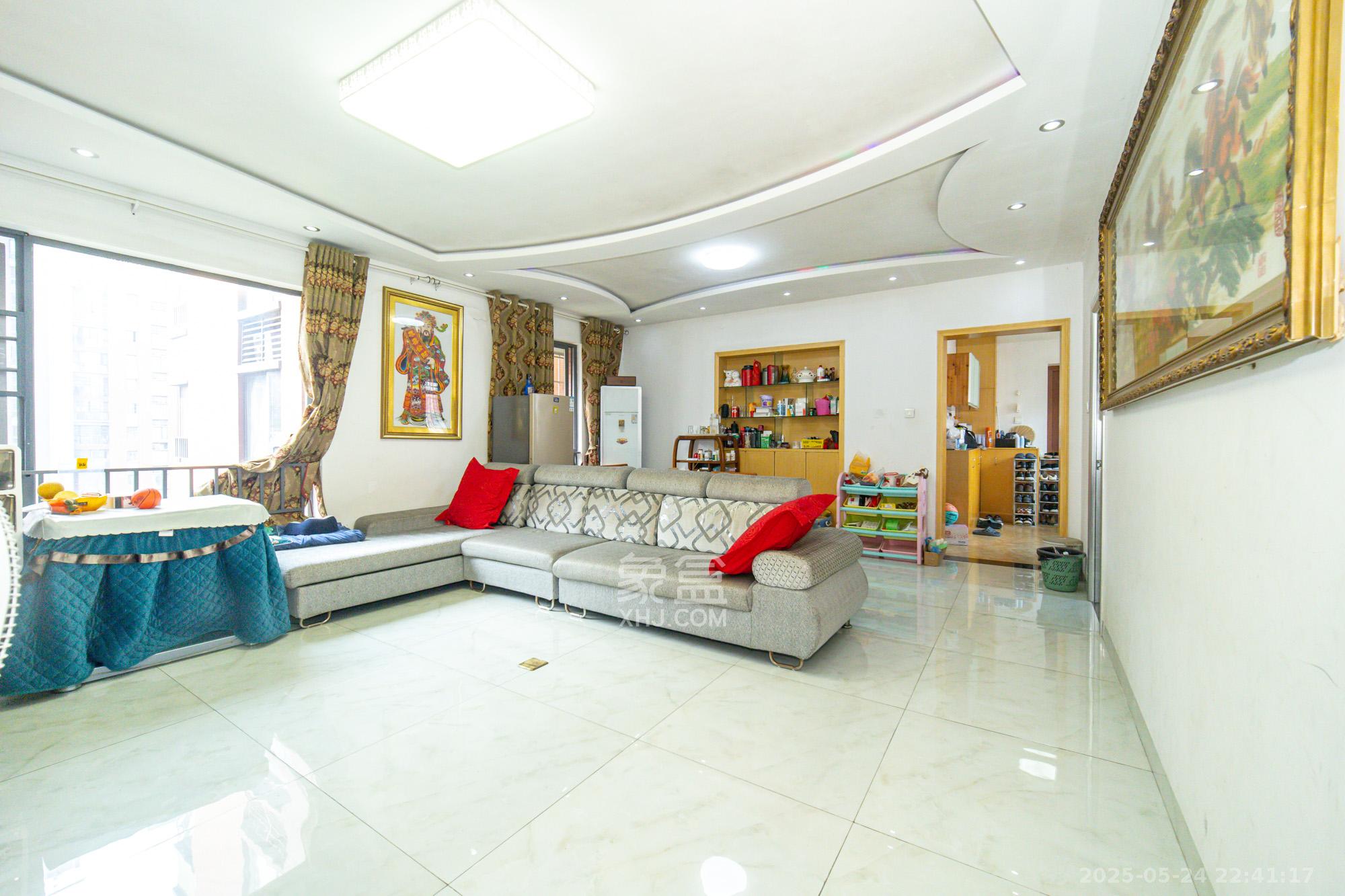 华润凤凰城二期  3室2厅1卫    80.0万 华润凤凰城二期  3室2厅1卫    80.0万客厅