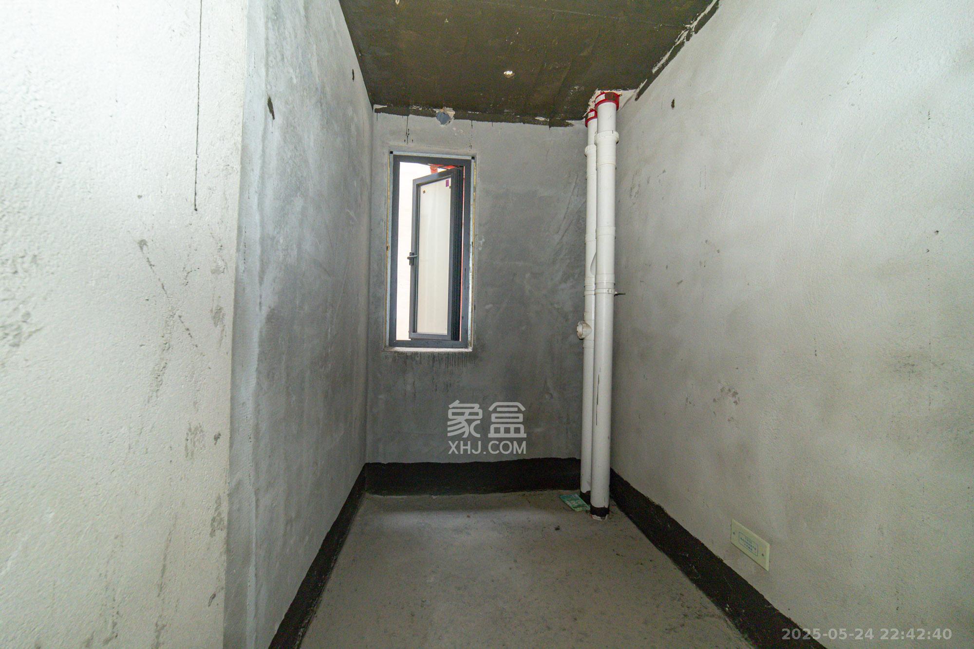 中梁正荣府 4室2厅1卫 113.8万 中梁正荣府 4室2厅1卫 113.8万卫生间