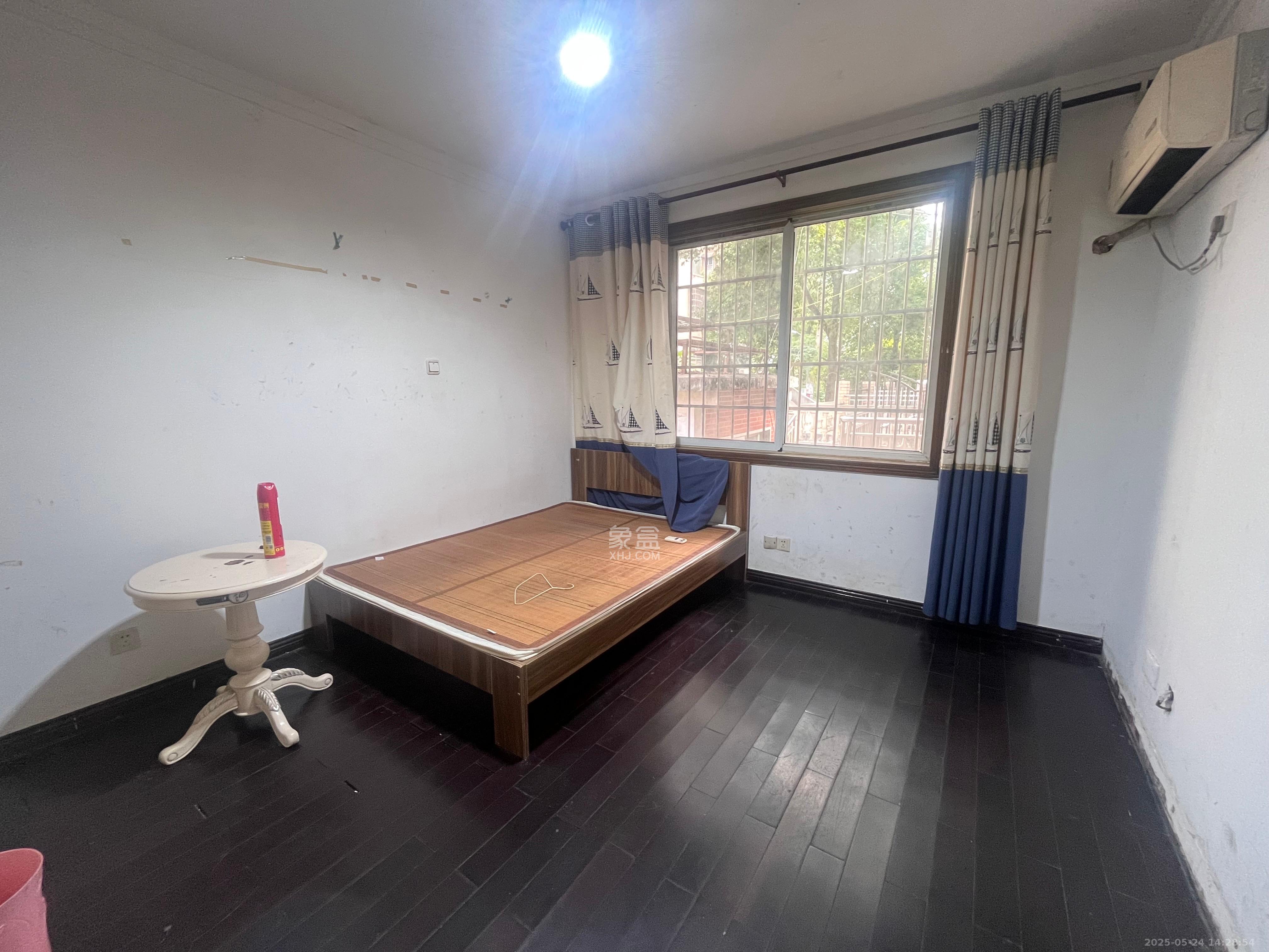 杏花园小区  3室2厅1卫   2000.00元/月室内图