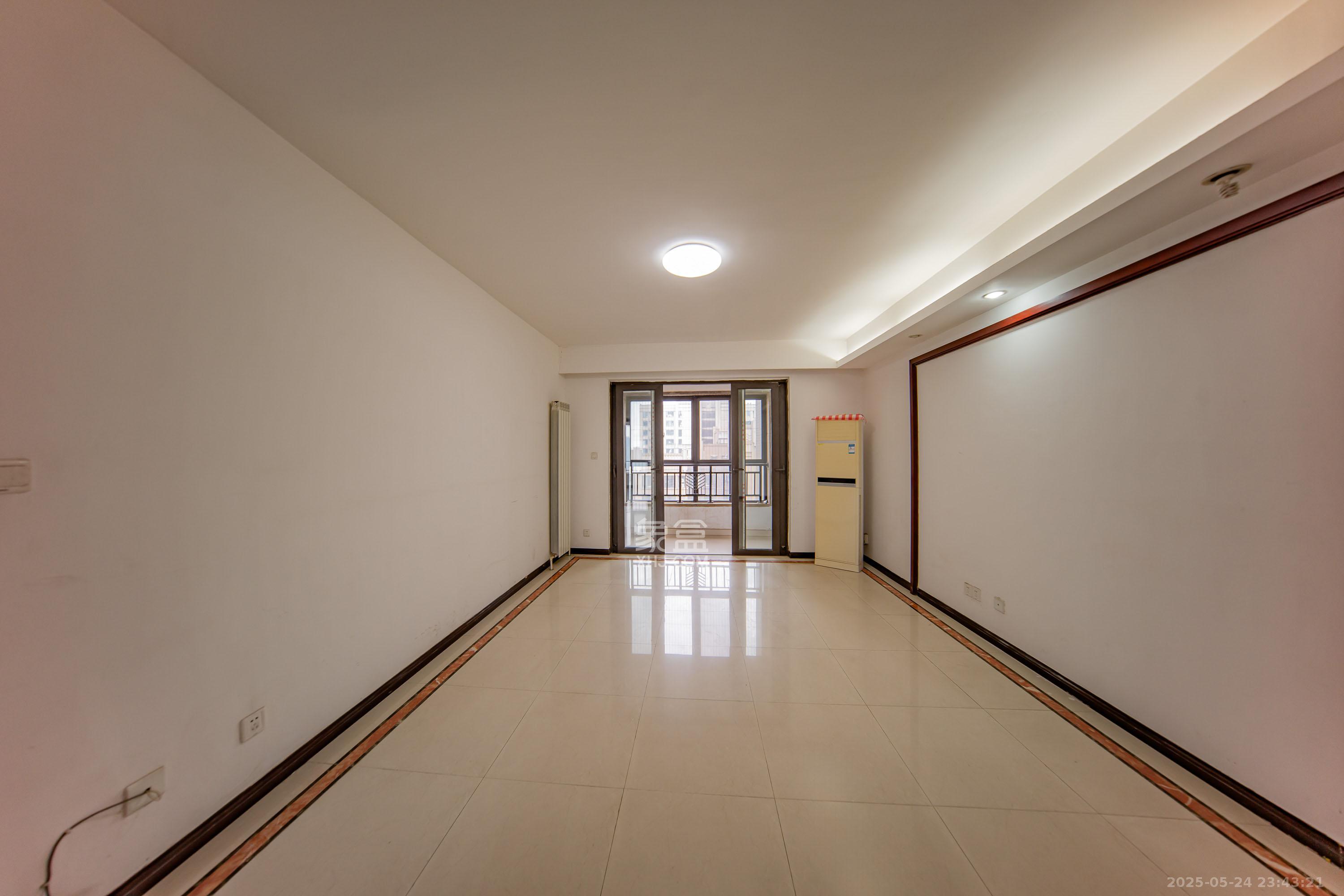 中海国际二期 4室2厅2卫 95.0万 中海国际二期 4室2厅2卫 95.0万客厅