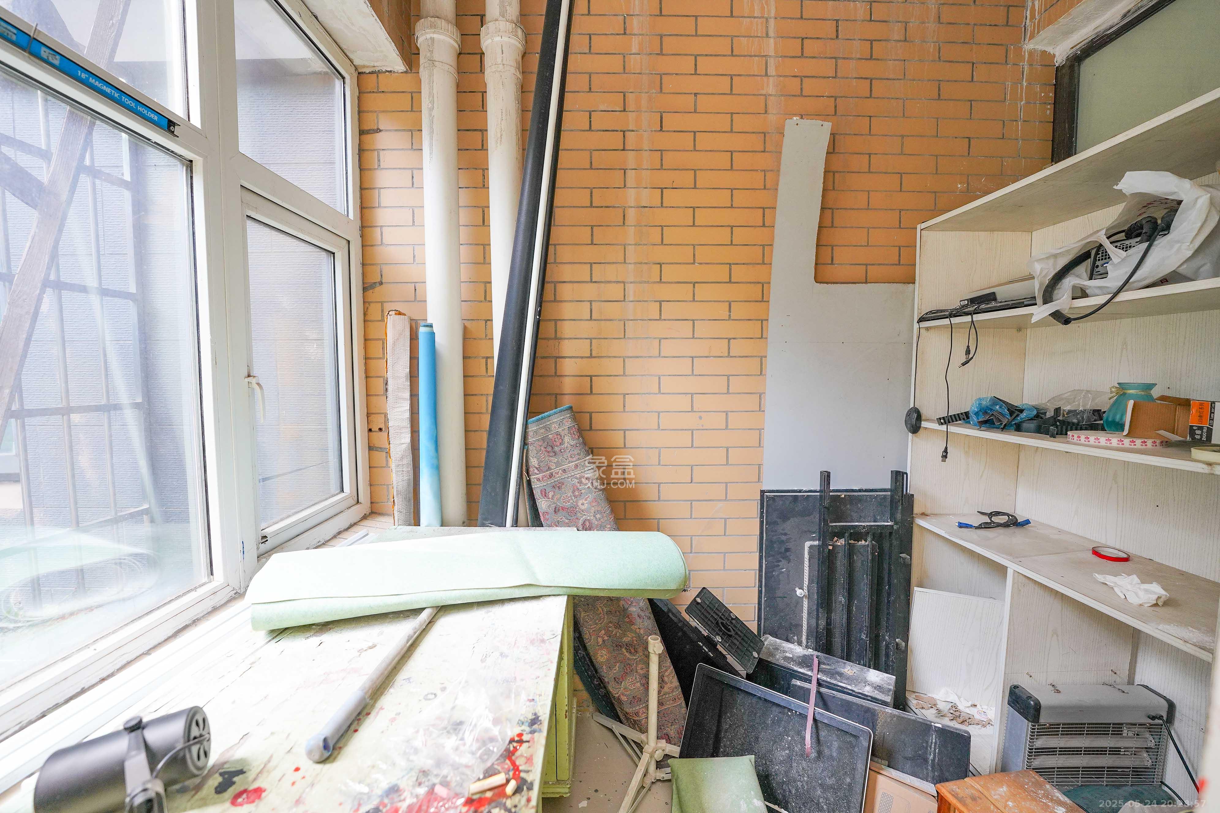 嘉华城(一期) 6室2厅2卫 268.0万 嘉华城(一期) 6室2厅2卫 268.0万阳台