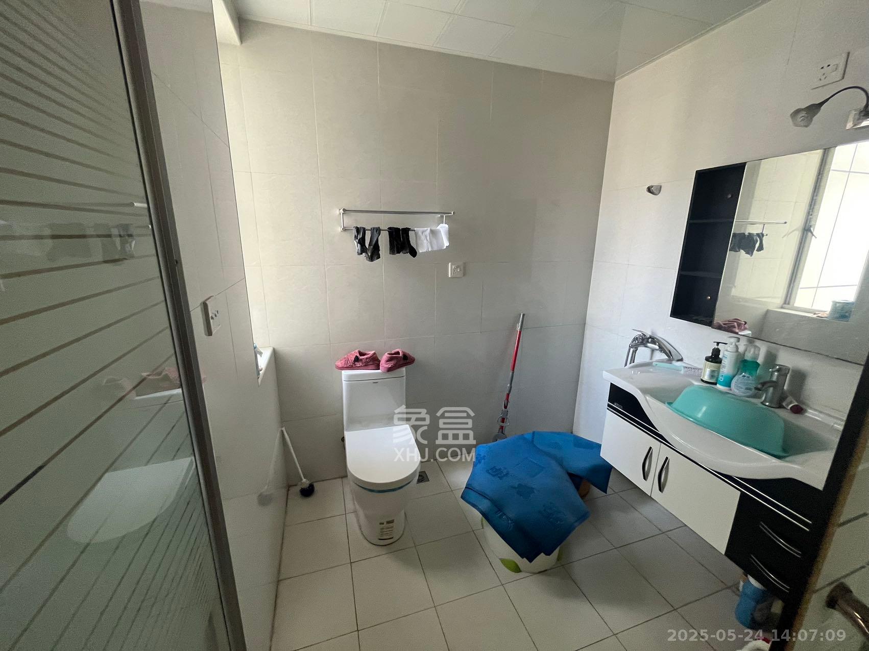 华雅花园  3室2厅2卫    4100.0元/月室内图