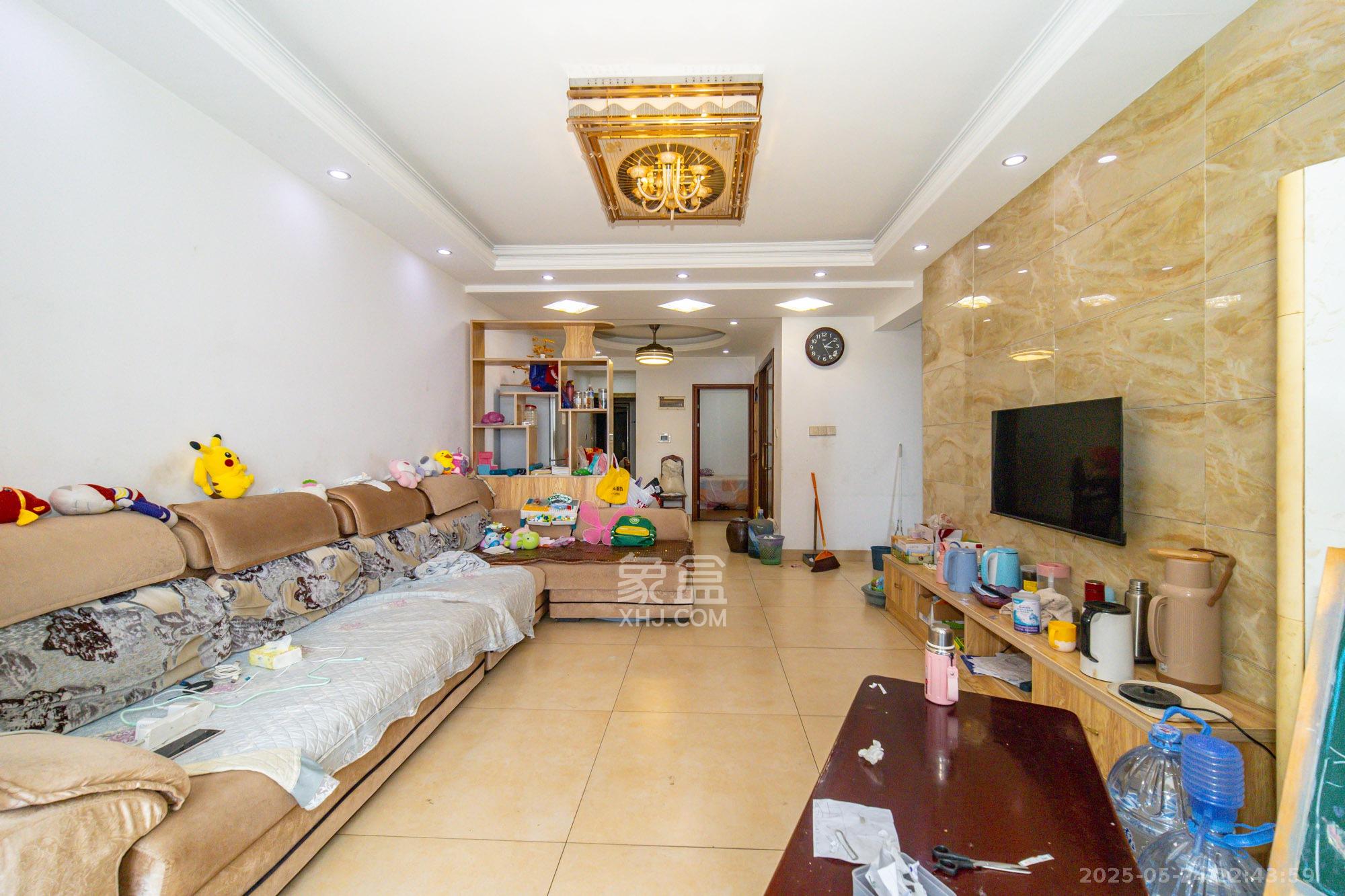 长龙湾  3室2厅1卫    53.8万客厅