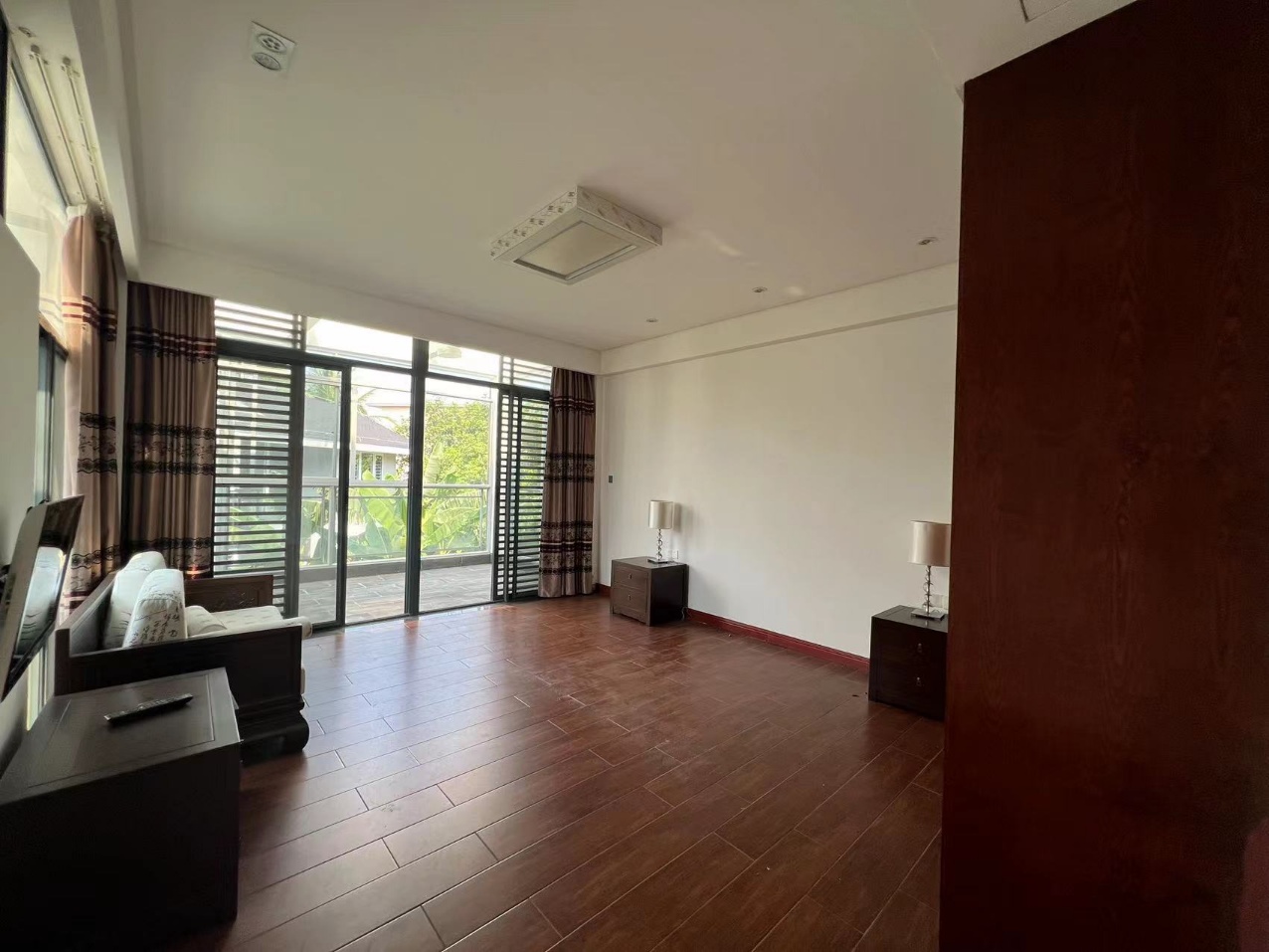 泰达比华利山庄 5室3厅1卫 19000.0元/月 泰达比华利山庄 5室3厅1卫 19000.0元/月室内图