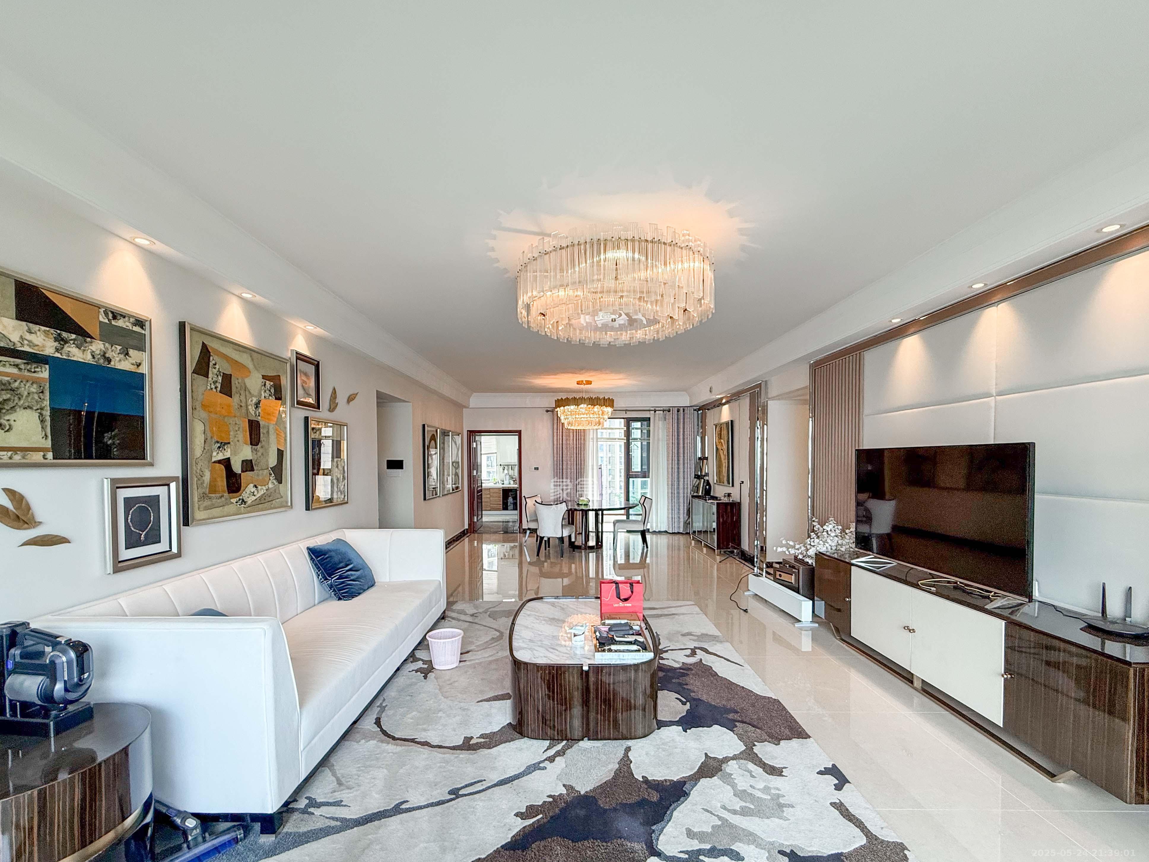 中海梅溪湖壹号 4室2厅3卫 400.0万 中海梅溪湖壹号 4室2厅3卫 400.0万客厅