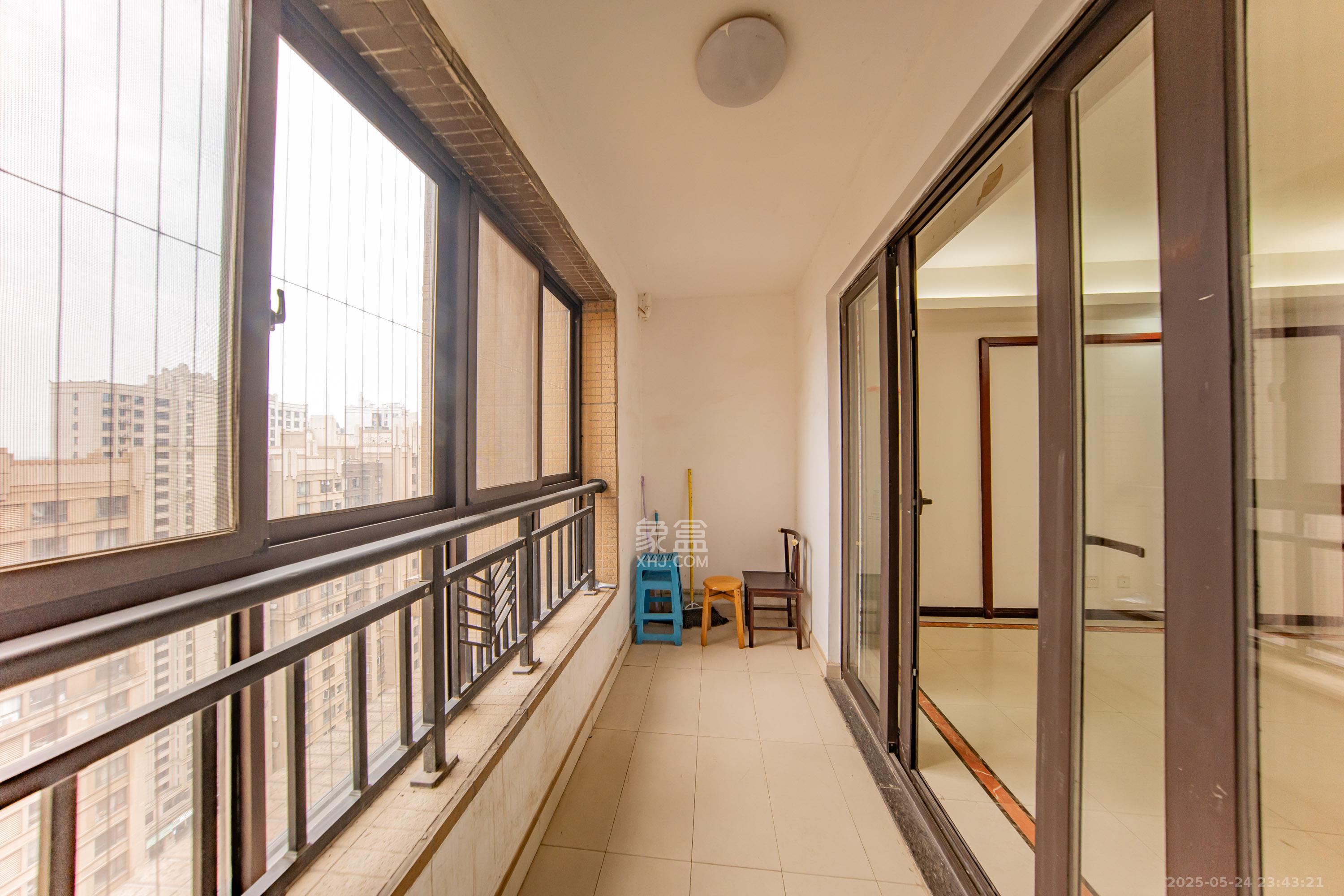 中海国际二期 4室2厅2卫 95.0万 中海国际二期 4室2厅2卫 95.0万阳台