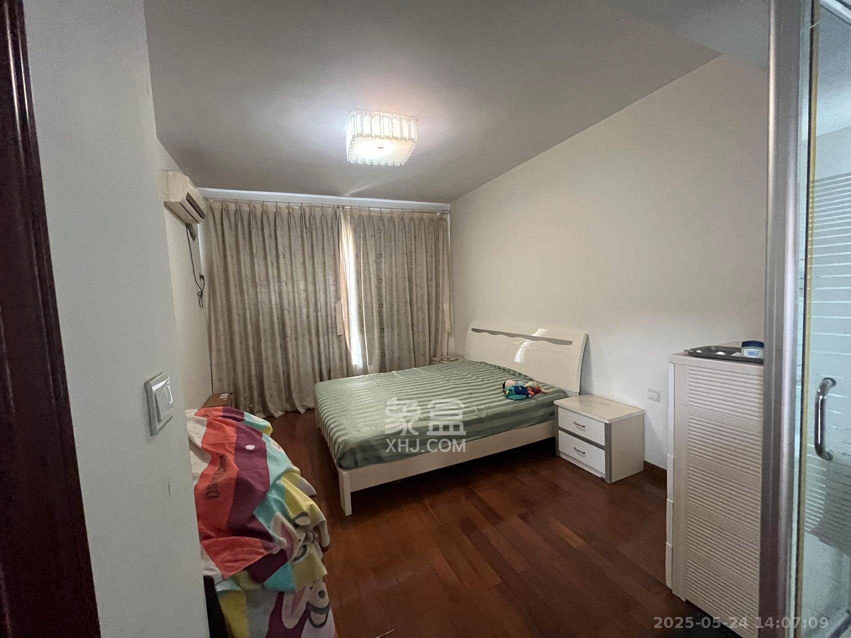 华雅花园  3室2厅2卫    4100.0元/月室内图