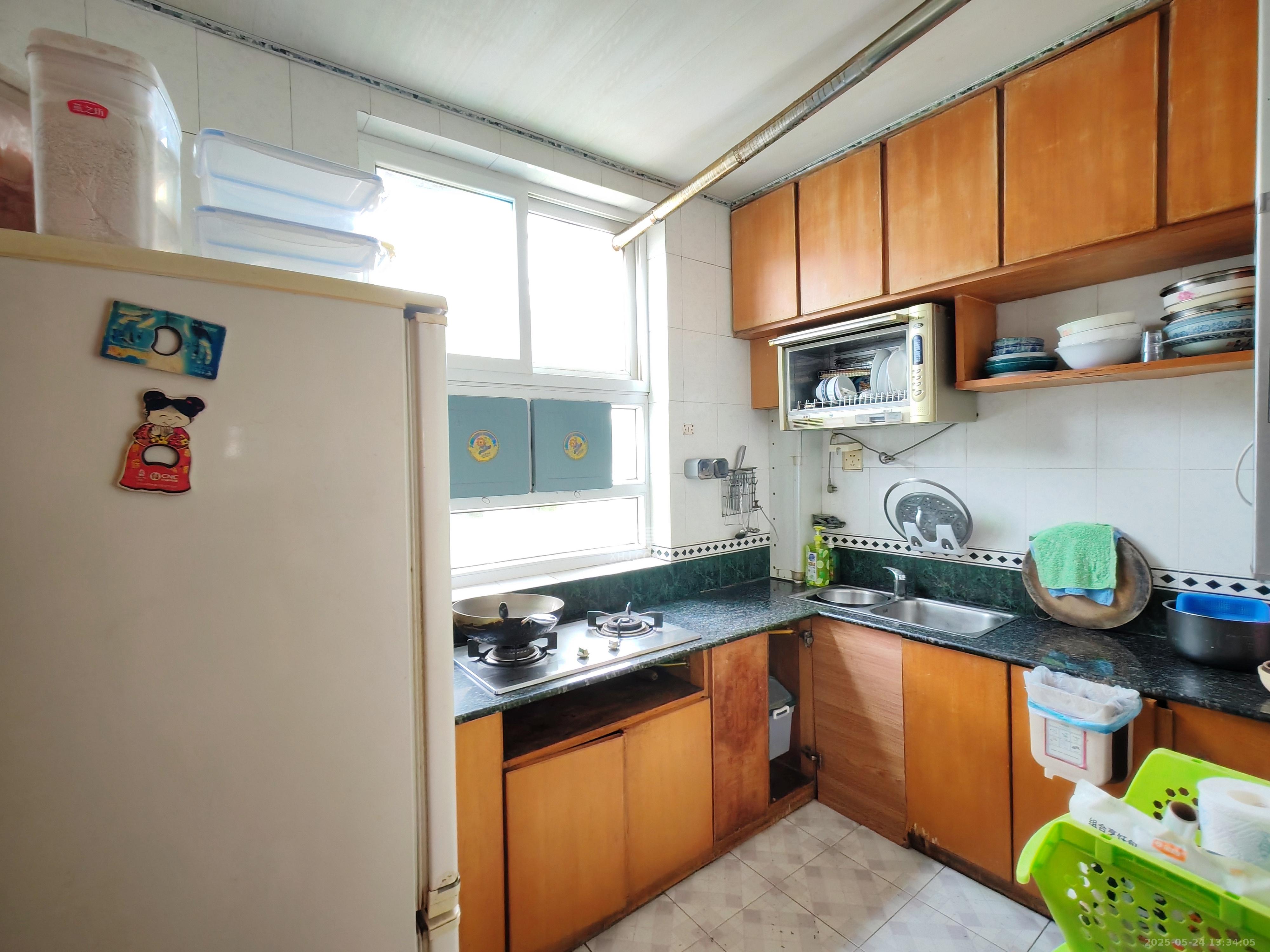 德政园  3室2厅1卫    2400.0元/月 德政园  3室2厅1卫    2400.0元/月室内图