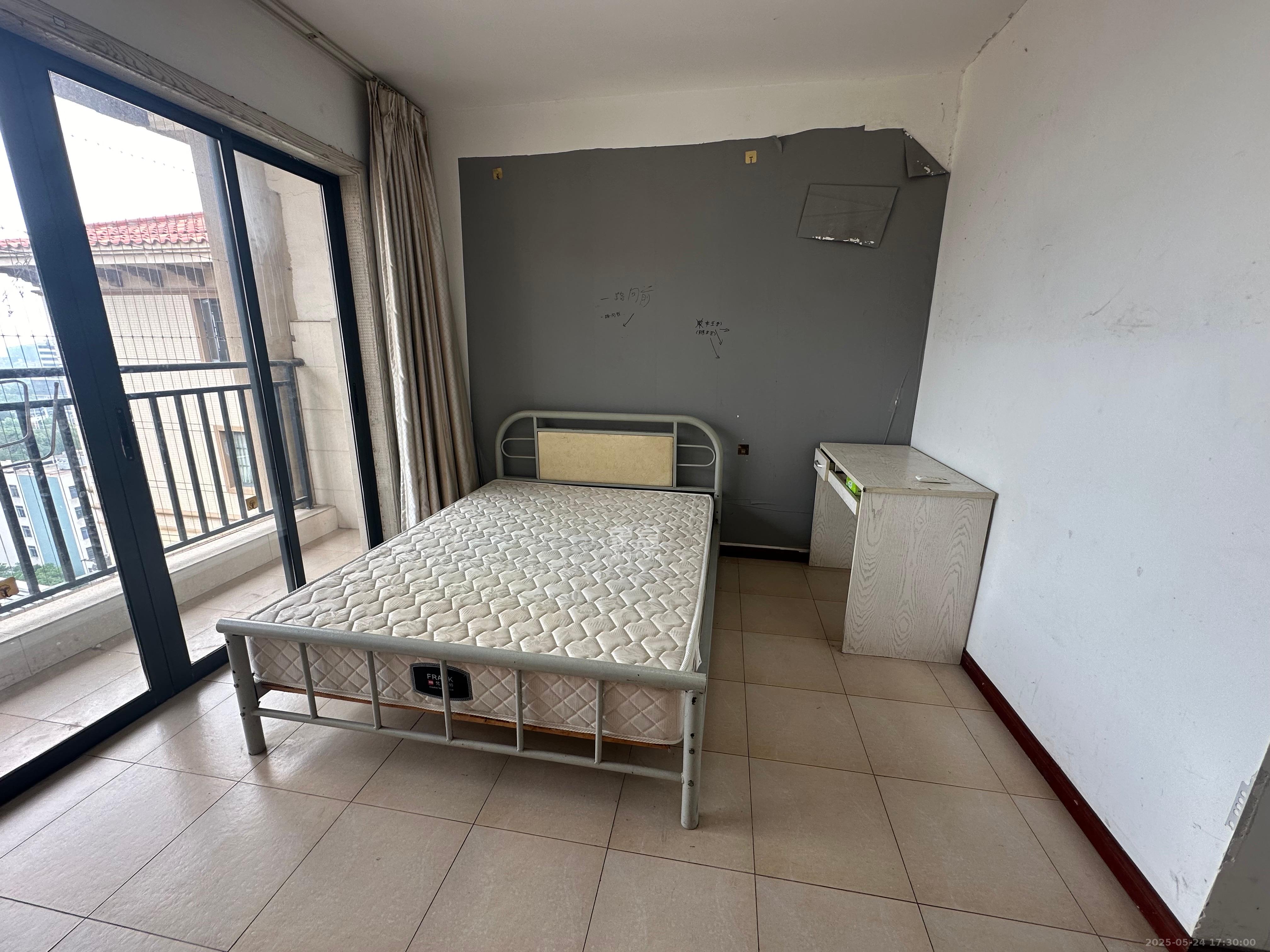 中建芙蓉嘉苑  1室2厅1卫    1700.0元/月 中建芙蓉嘉苑  1室2厅1卫    1700.0元/月室内图