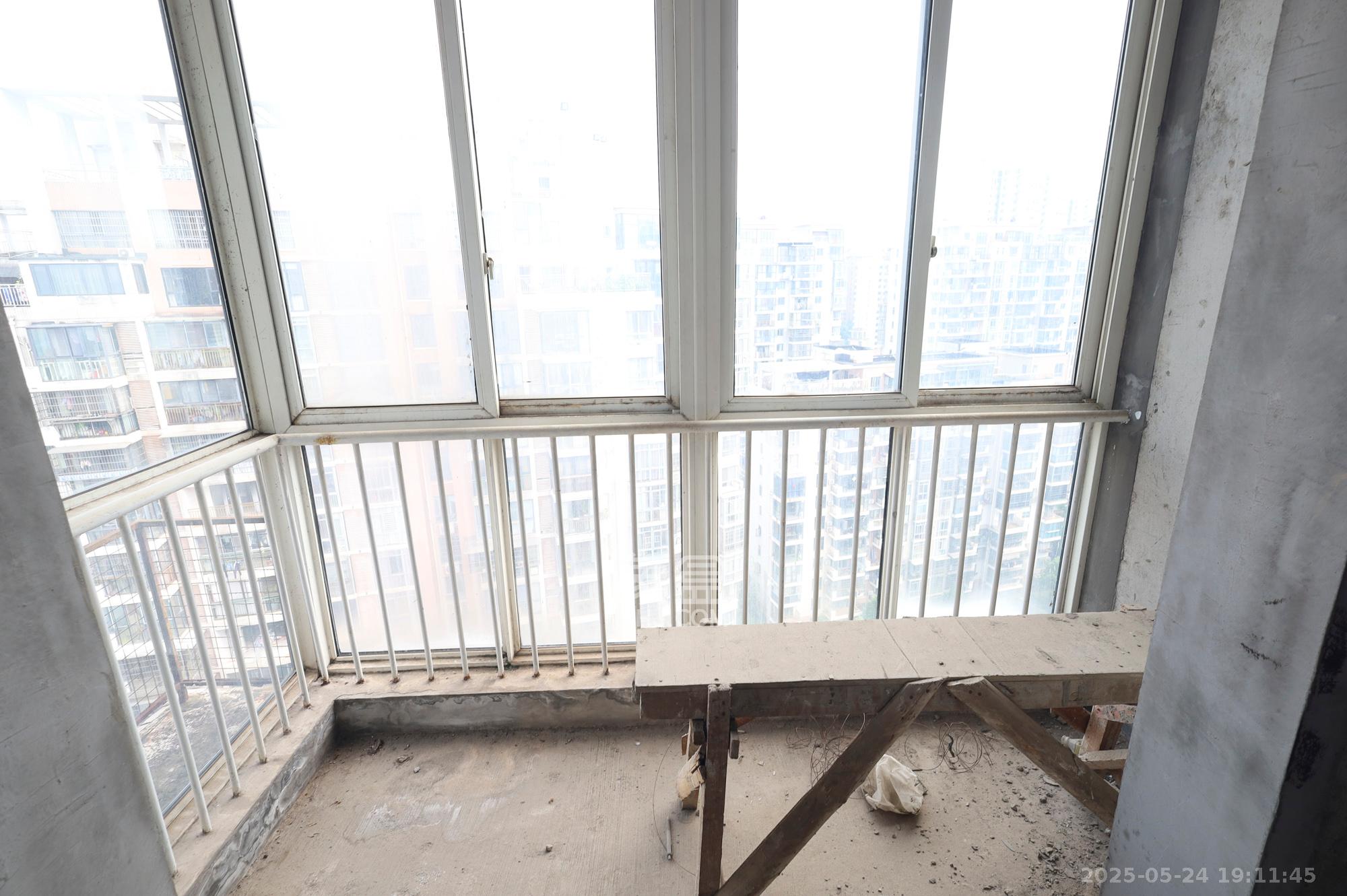 山语城一期 2室2厅1卫 55.0万 山语城一期 2室2厅1卫 55.0万阳台