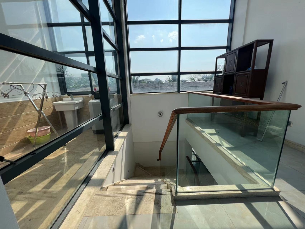 泰达比华利山庄 5室3厅1卫 19000.0元/月 泰达比华利山庄 5室3厅1卫 19000.0元/月室内图