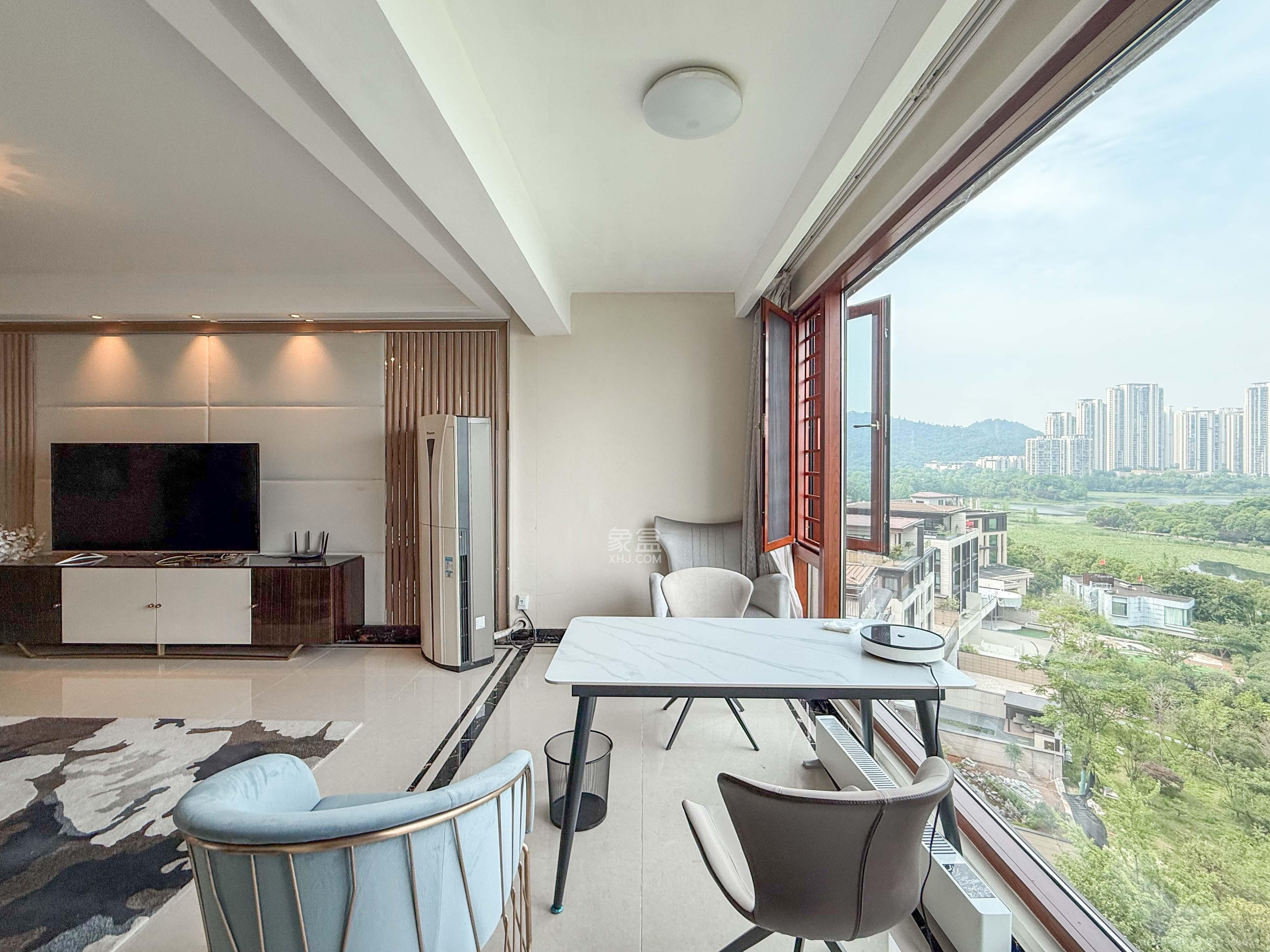 中海梅溪湖壹号 4室2厅3卫 400.0万 中海梅溪湖壹号 4室2厅3卫 400.0万阳台