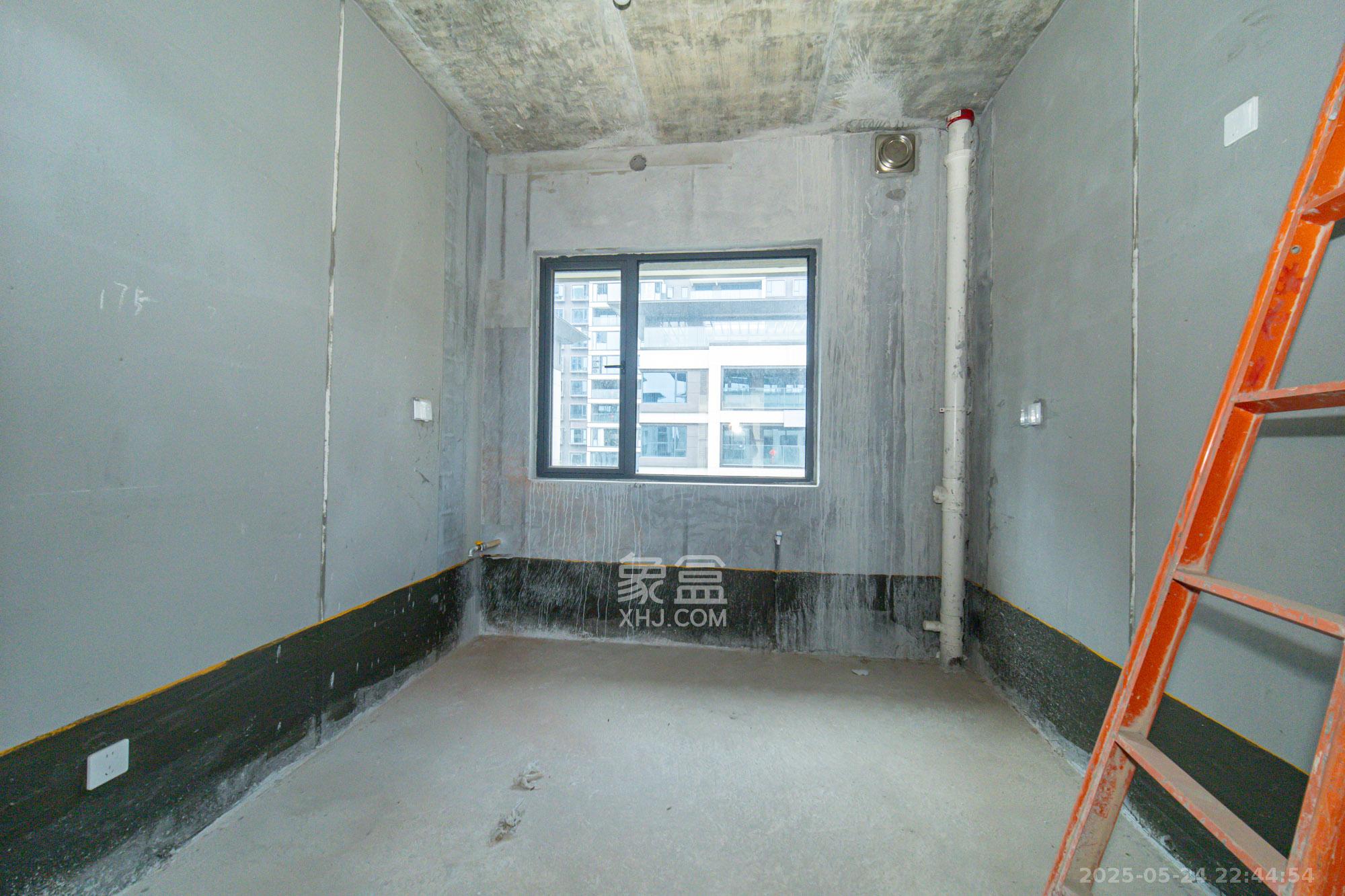 三一云谷  4室2厅3卫    248.0万 三一云谷  4室2厅3卫    248.0万厨房