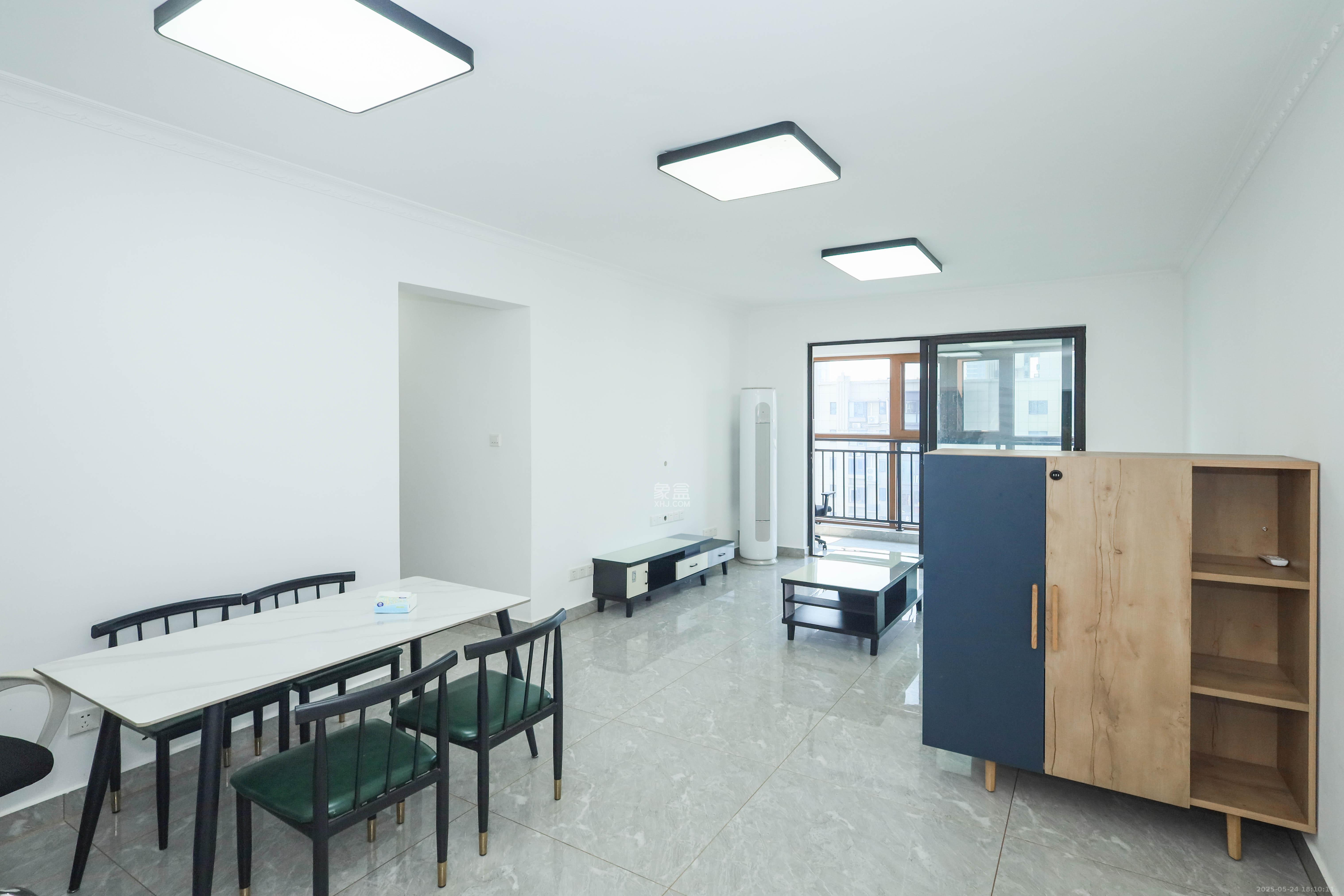 中国铁建梅溪青秀三期  1室2厅2卫   230.00万客厅