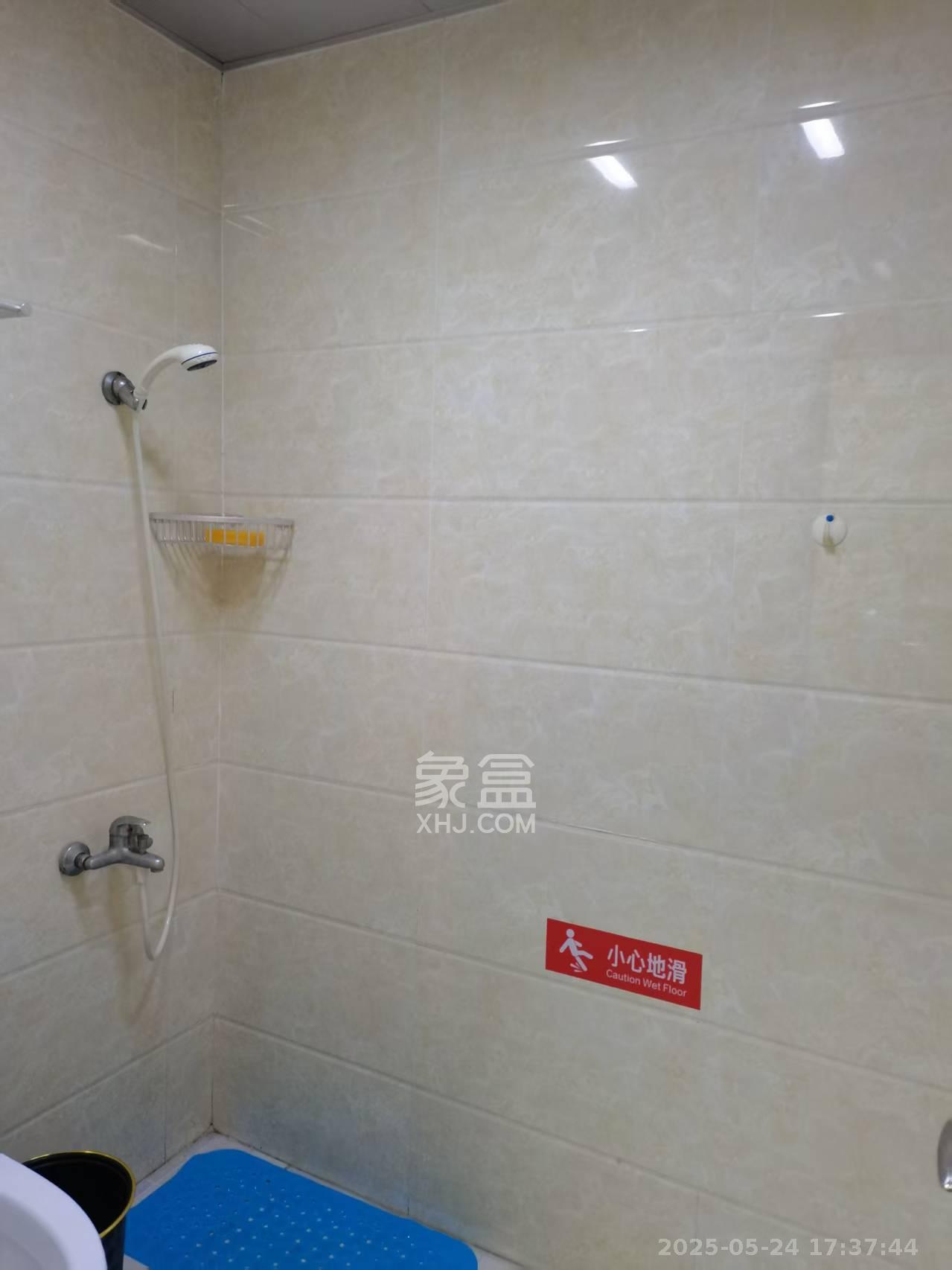 奥克斯广场  1室1厅1卫    1800.0元/月室内图