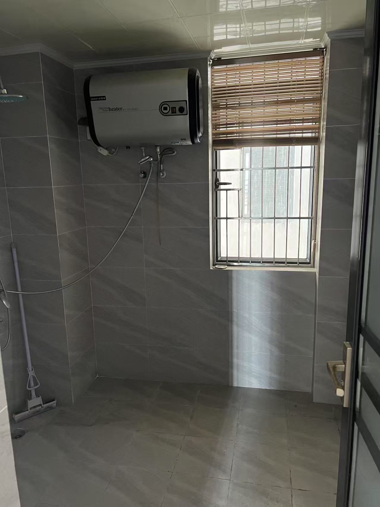 兆南丽湾  4室2厅3卫   250.00万客厅