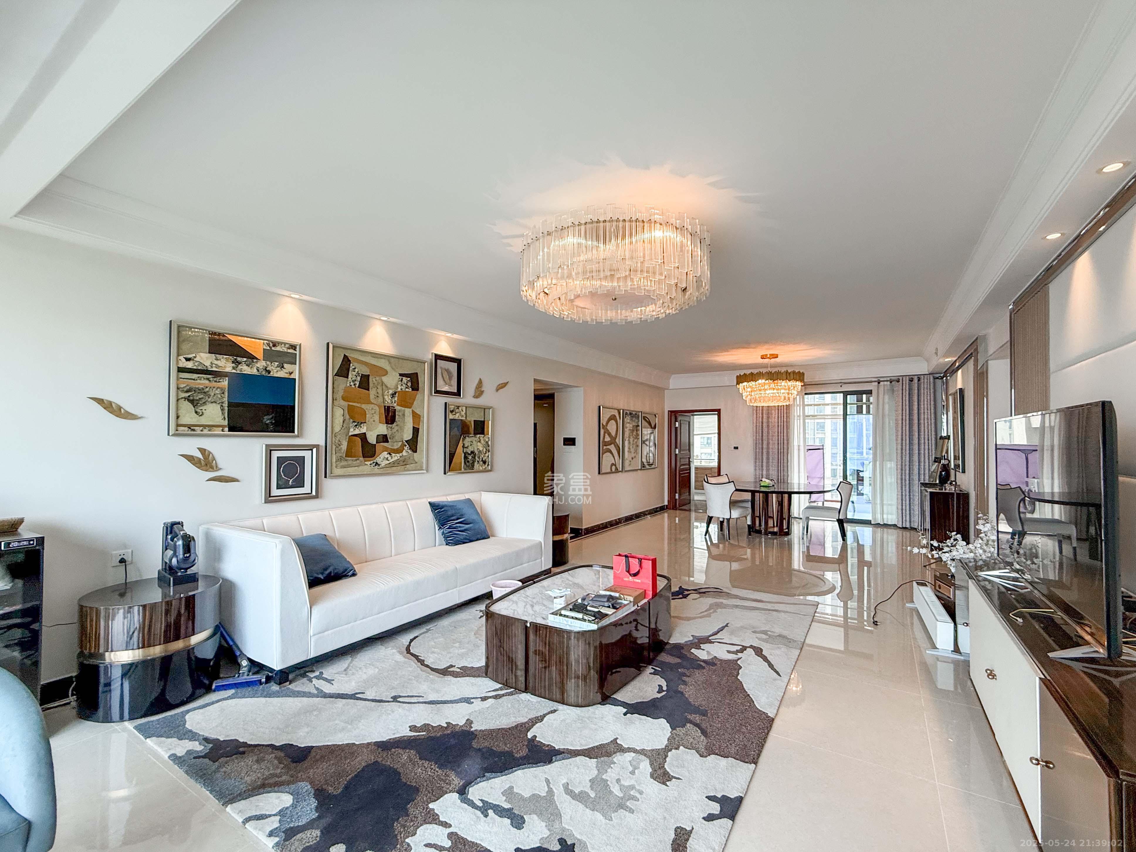 中海梅溪湖壹号 4室2厅3卫 400.0万 中海梅溪湖壹号 4室2厅3卫 400.0万客厅