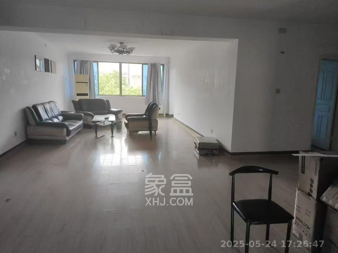 华隆大院 4室2厅2卫 1700.0元/月 华隆大院 4室2厅2卫 1700.0元/月室内图