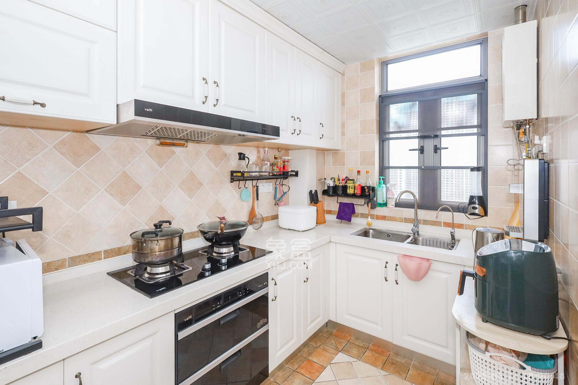 八方小区B区  3室2厅2卫    448.0万 八方小区B区  3室2厅2卫    448.0万厨房