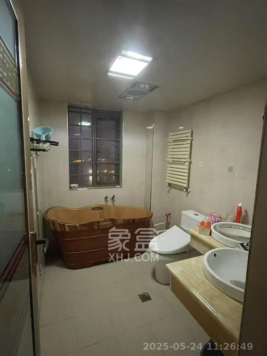 金域南外滩（望江佳园）  3室1厅2卫   3700.00元/月室内图