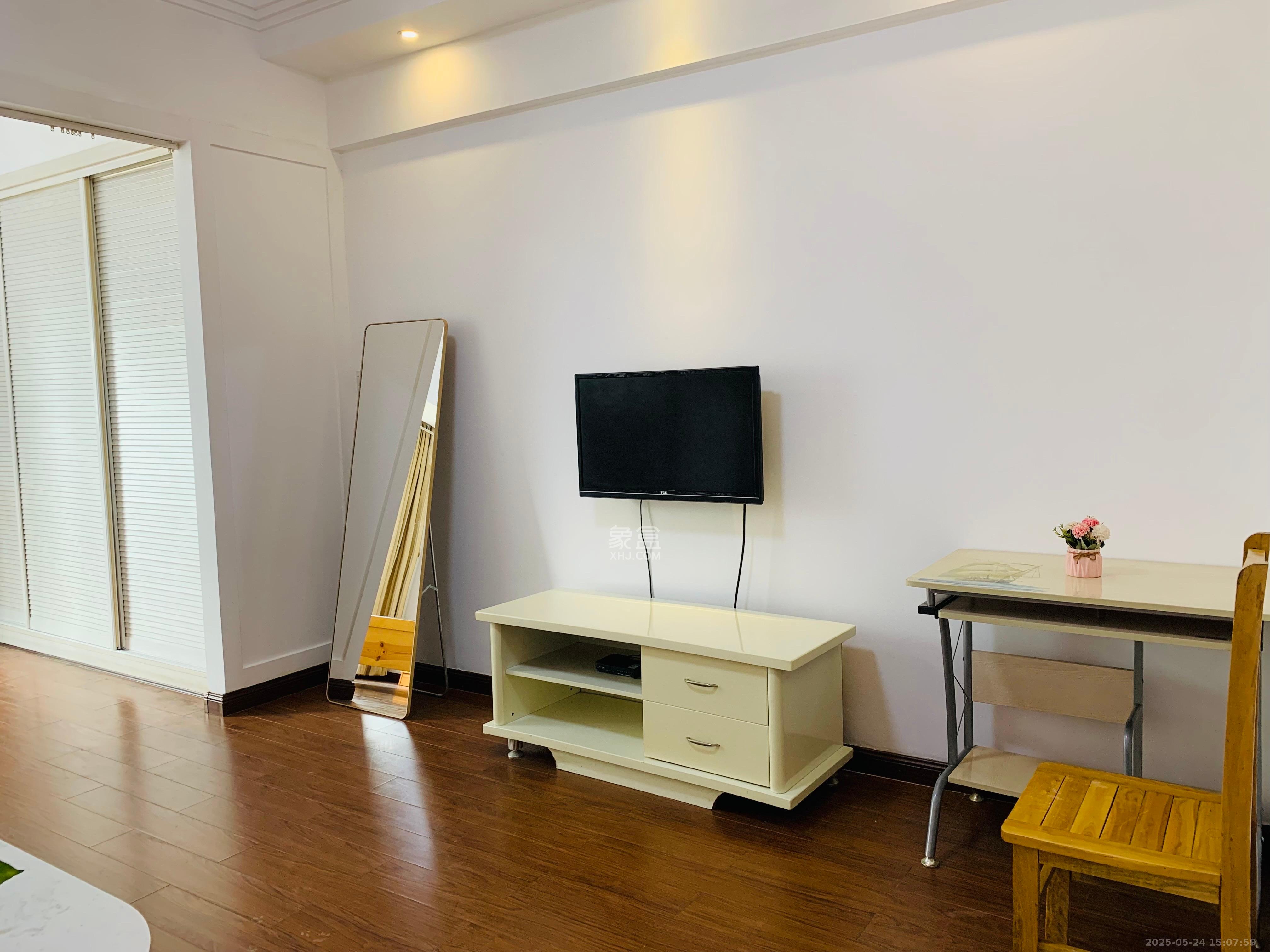 西子一间  1室1厅1卫   1700.00元/月室内图