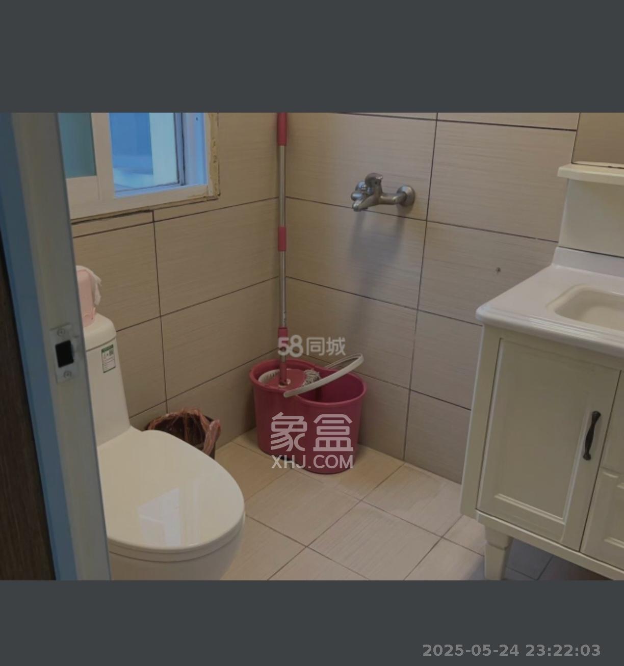 青竹湖畔 3室2厅2卫 2500.0元/月 青竹湖畔 3室2厅2卫 2500.0元/月室内图