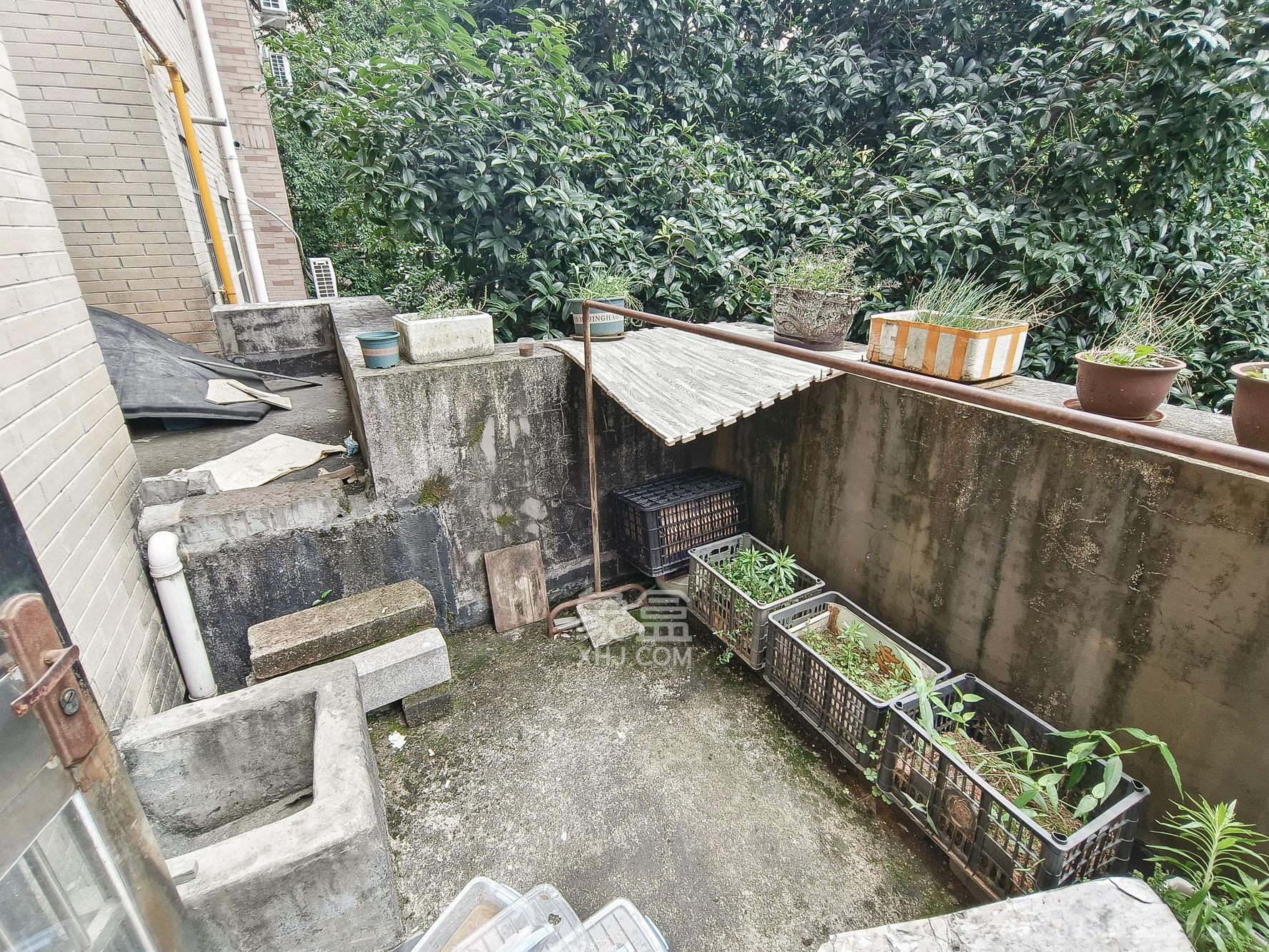 山水湾  3室2厅1卫   60.00万阳台