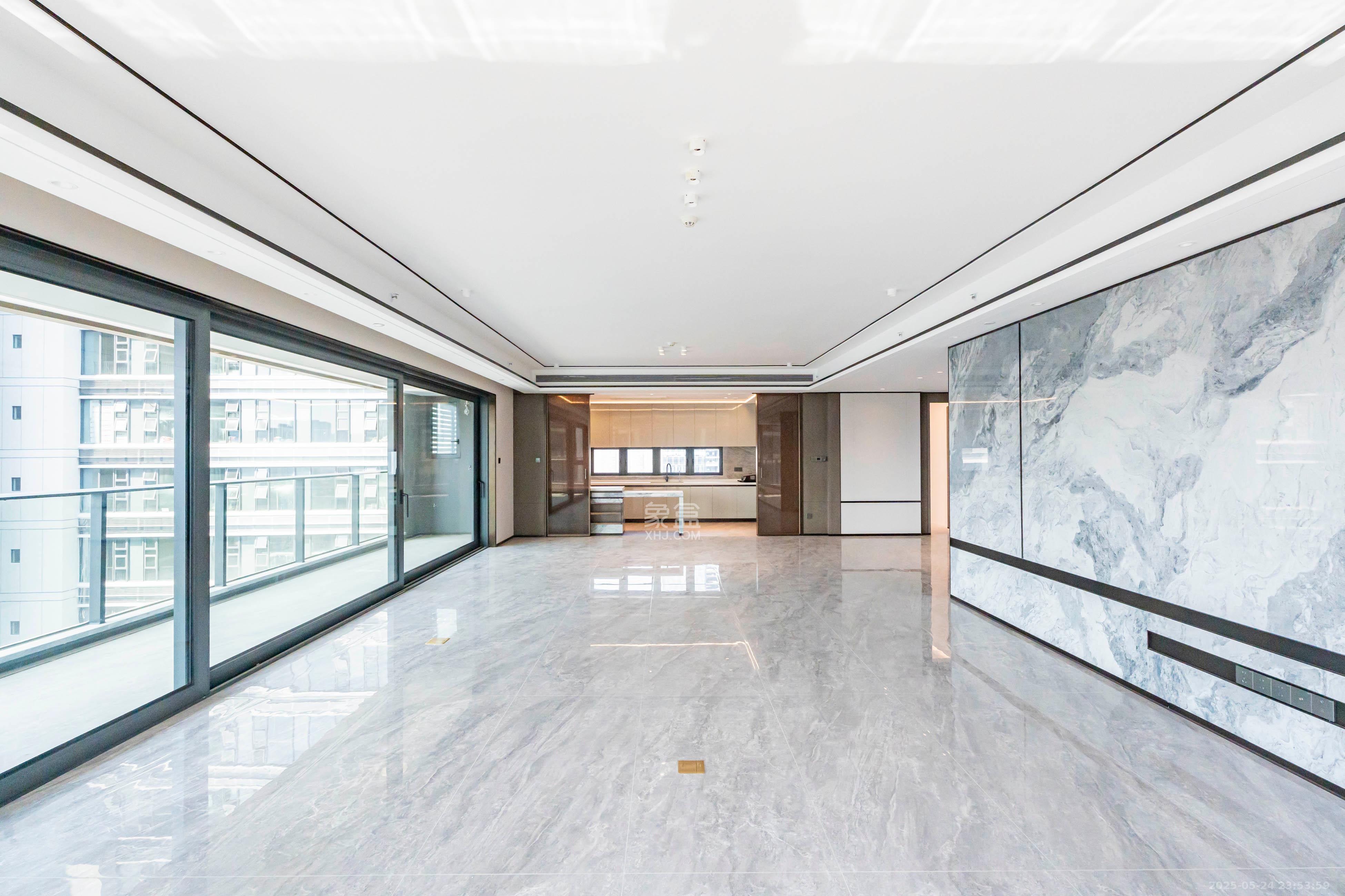 建发养云  5室2厅4卫   750.00万客厅