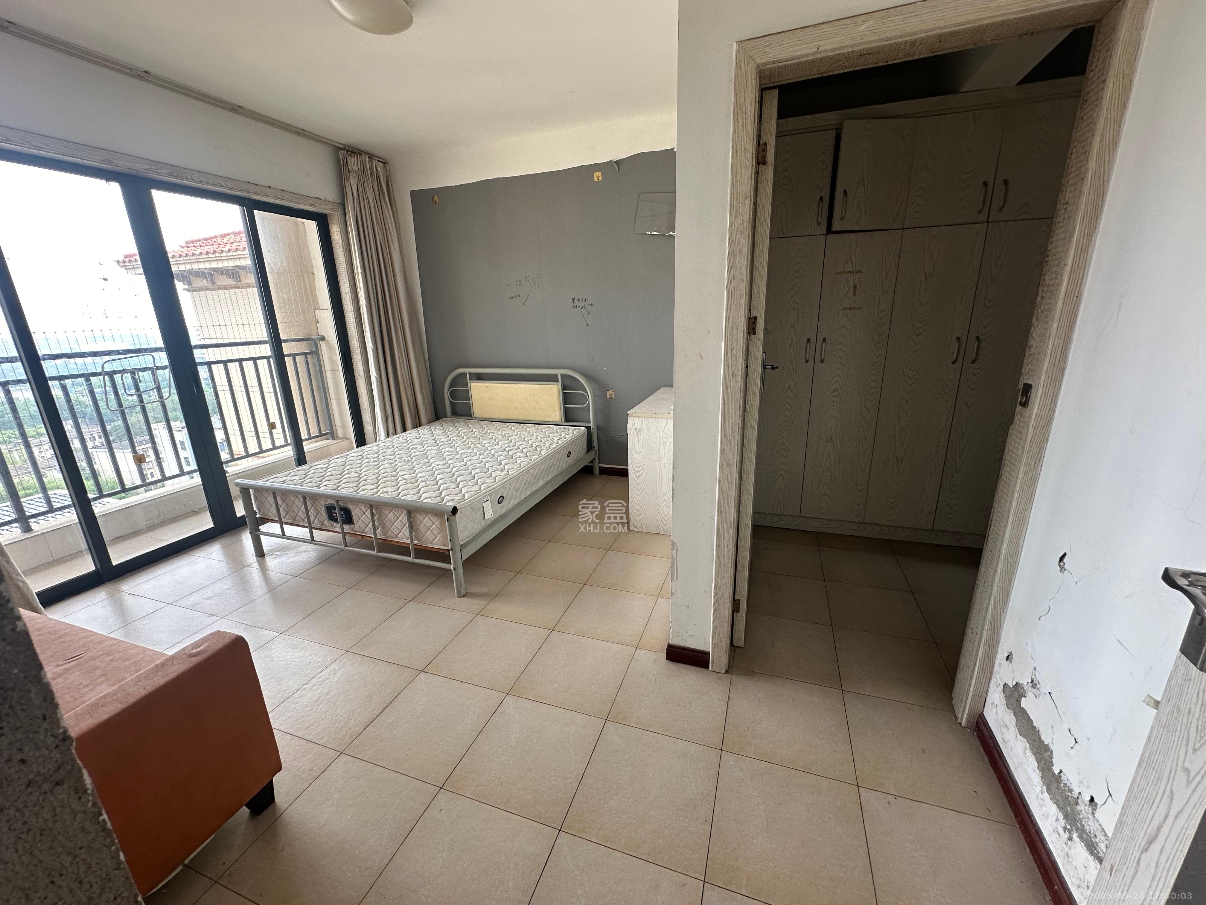 中建芙蓉嘉苑  1室2厅1卫    1700.0元/月 中建芙蓉嘉苑  1室2厅1卫    1700.0元/月室内图