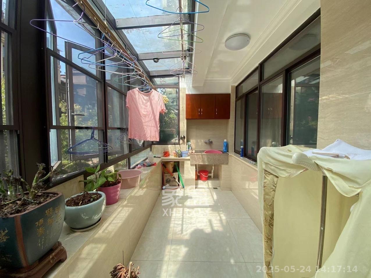 欧莱雅郡  4室2厅2卫   3500.00元/月室内图