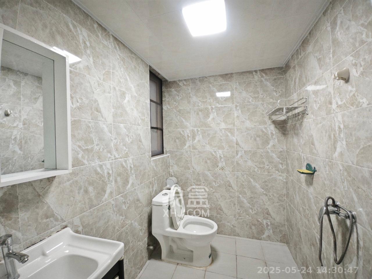 梅溪湖金茂湾  4室2厅2卫   2200.00元/月室内图