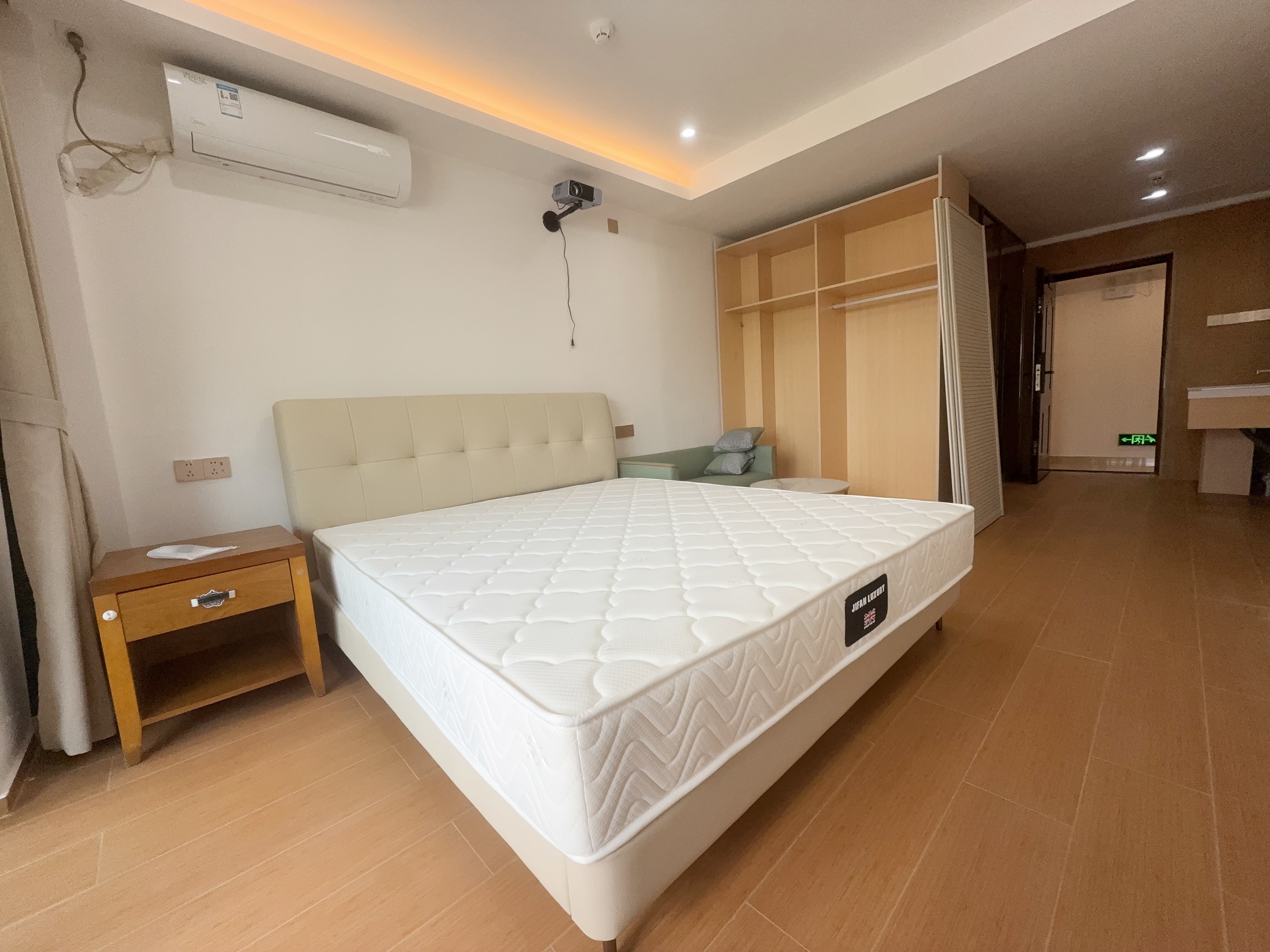 新城吾悦广场 1室0厅1卫 1800.0元/月 新城吾悦广场 1室0厅1卫 1800.0元/月室内图