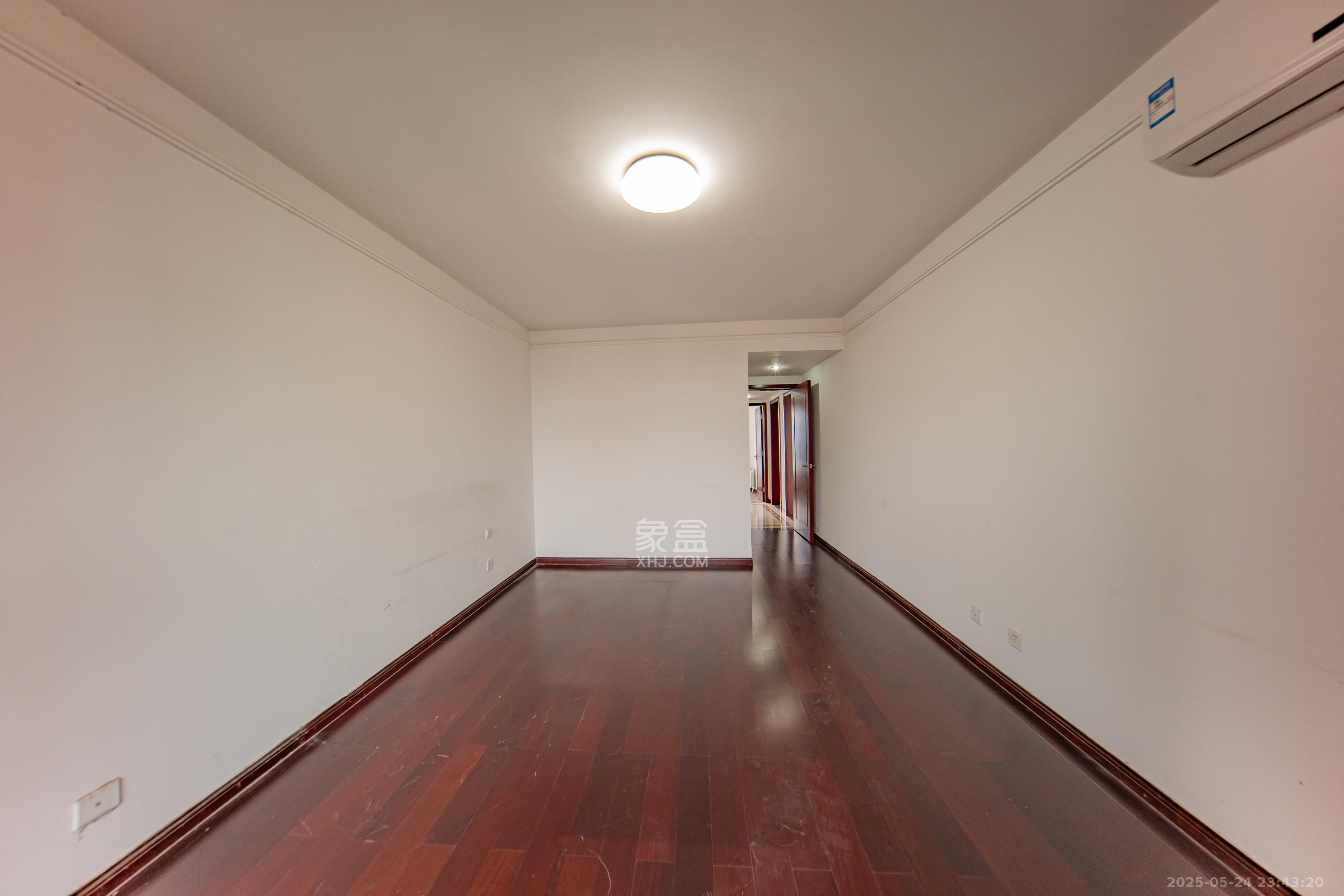 中海国际二期 4室2厅2卫 95.0万 中海国际二期 4室2厅2卫 95.0万卧室