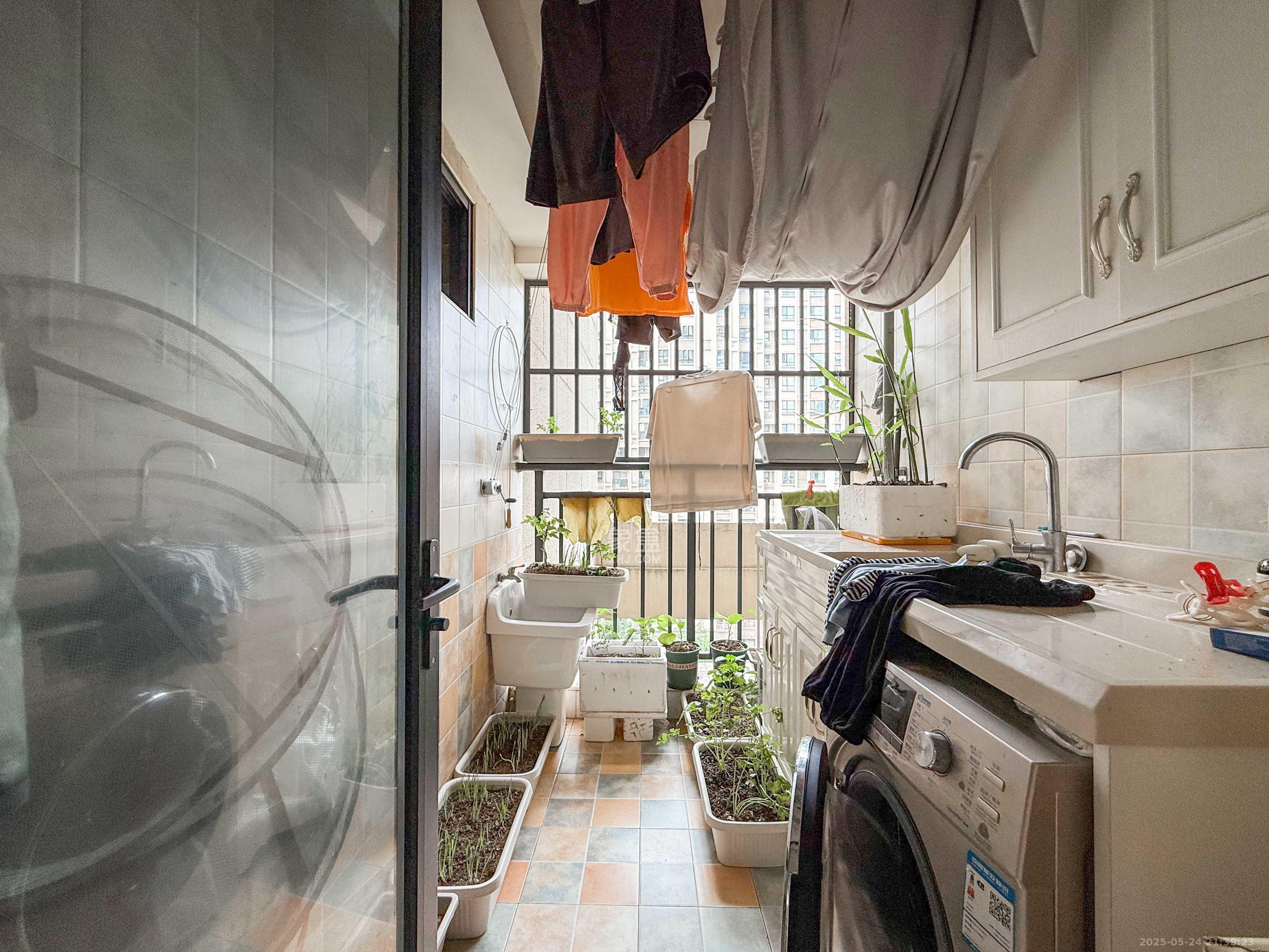 中海梅溪湖壹号  3室2厅1卫    168.0万厨房