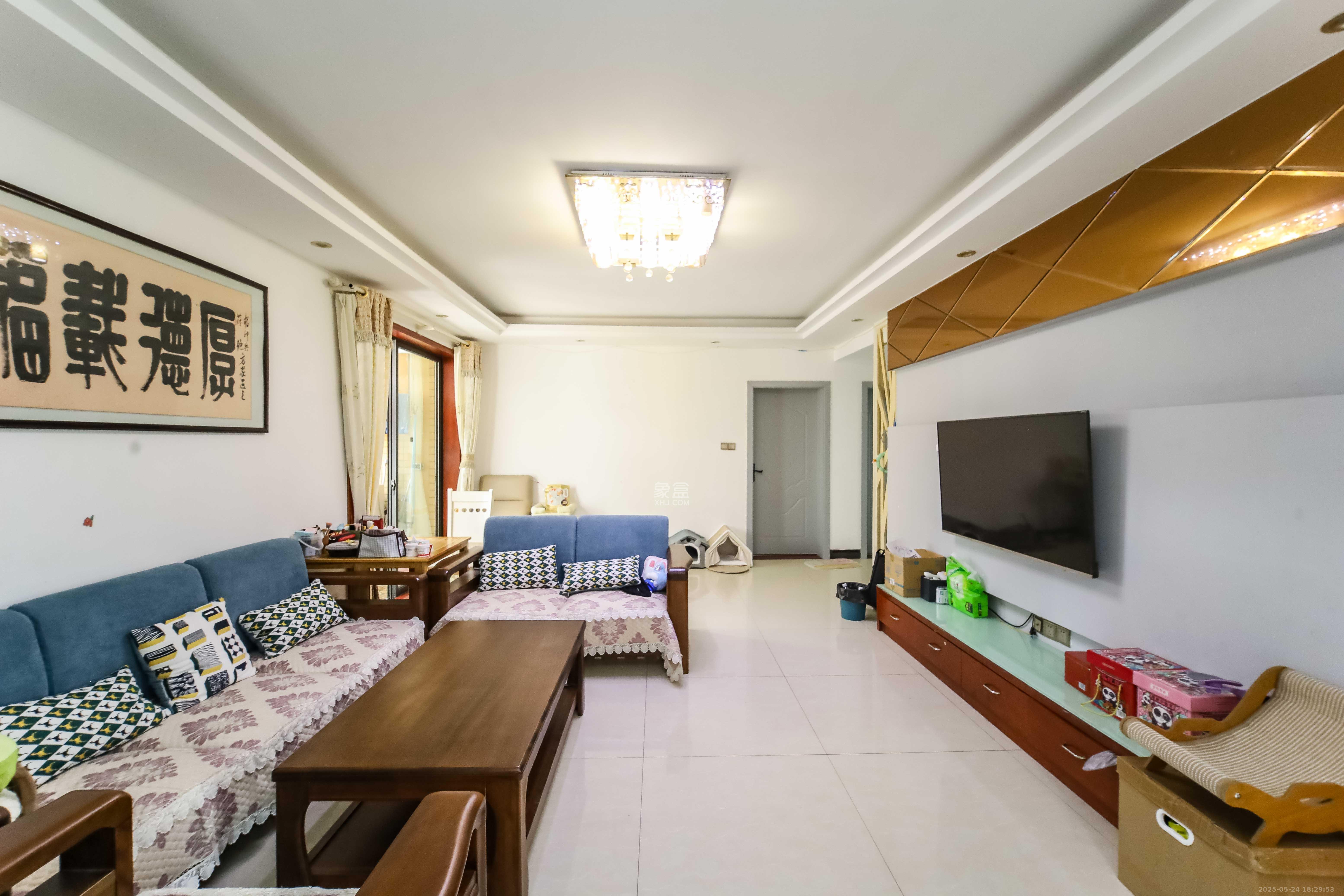 锦湘国际星城三期(锦绣苑) 3室2厅2卫 95.0万 锦湘国际星城三期(锦绣苑) 3室2厅2卫 95.0万客厅