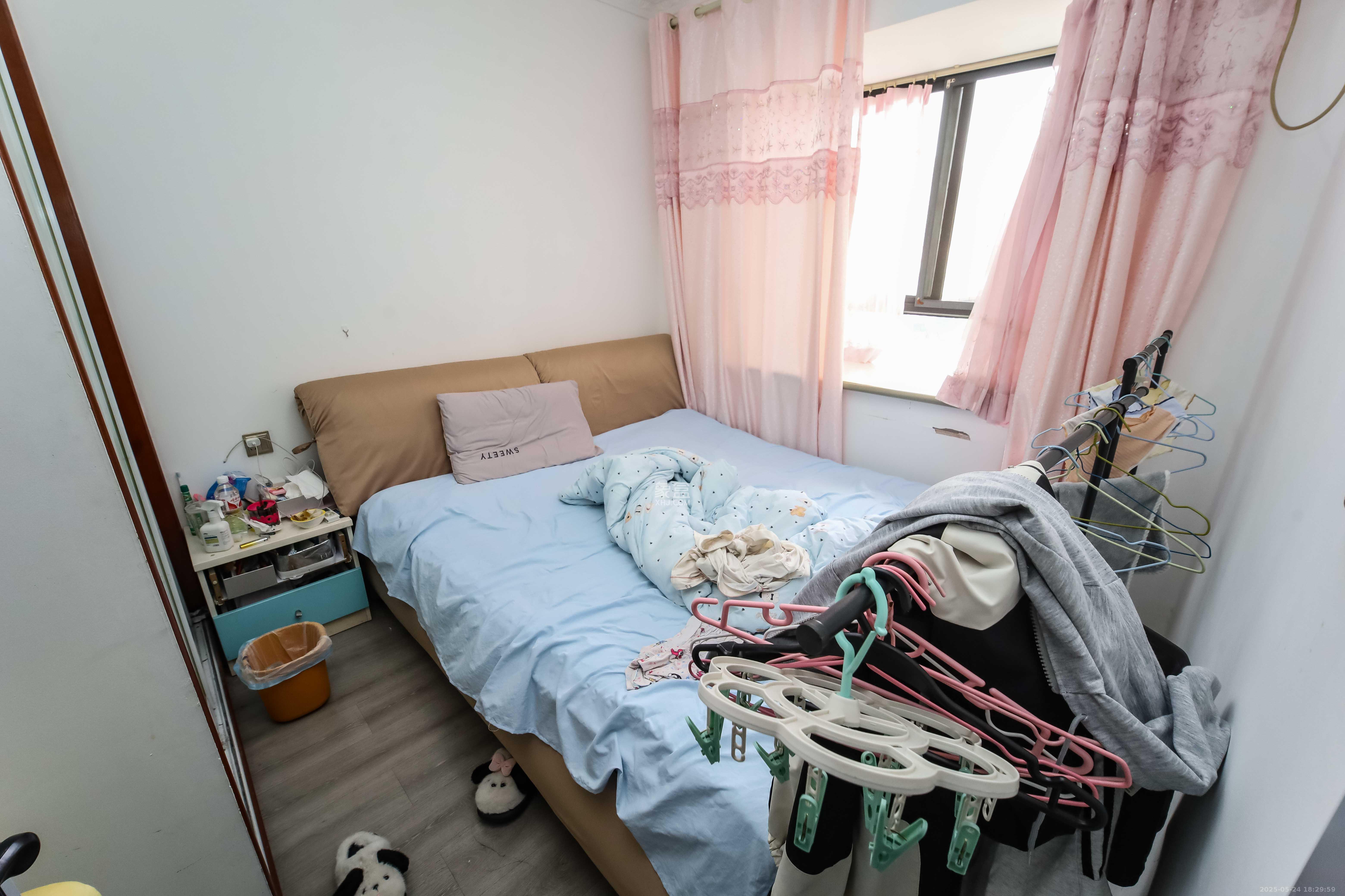 锦湘国际星城三期(锦绣苑) 3室2厅2卫 95.0万 锦湘国际星城三期(锦绣苑) 3室2厅2卫 95.0万卧室