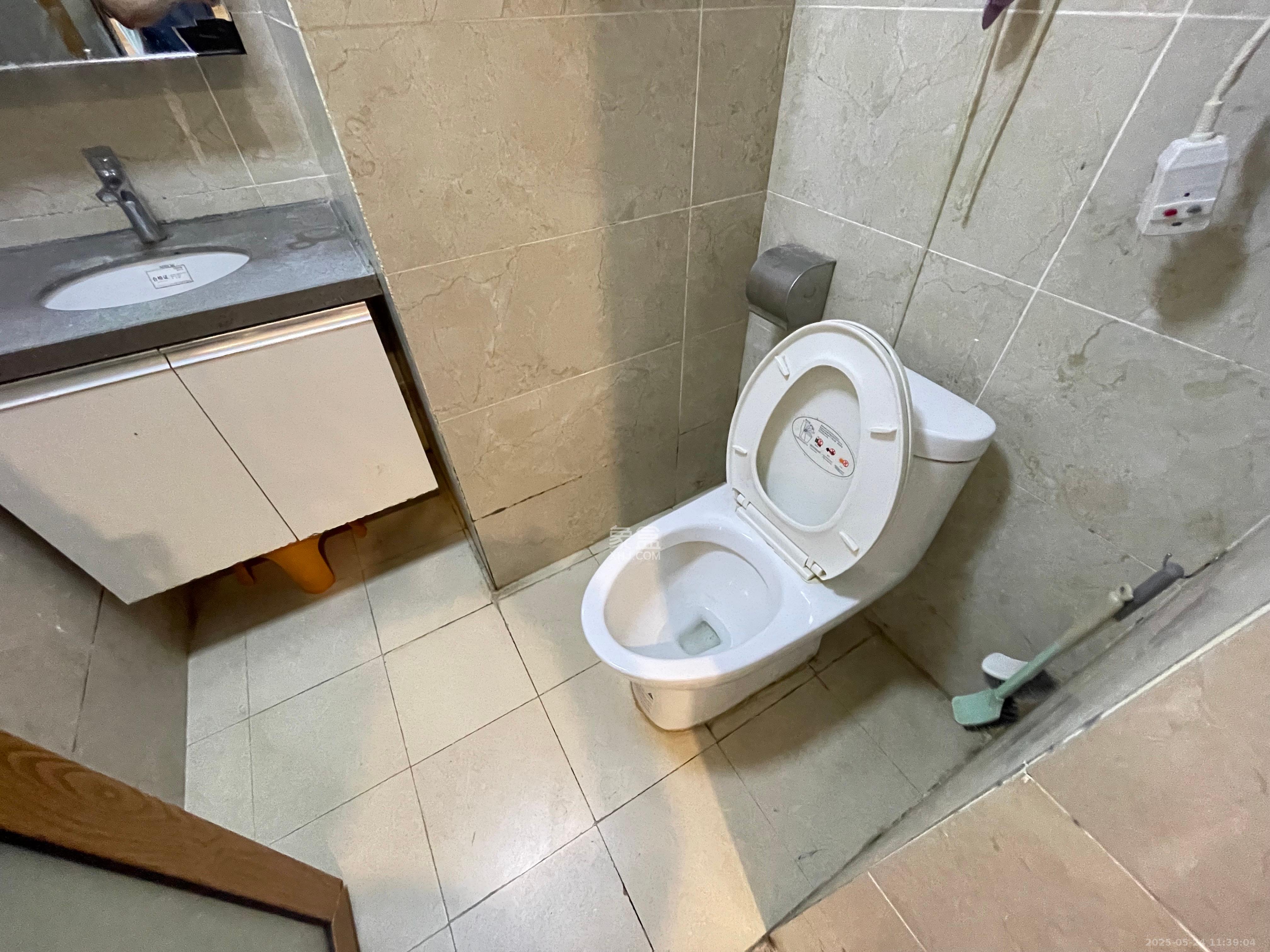 荣泰广场  1室1厅1卫   1300.00元/月室内图