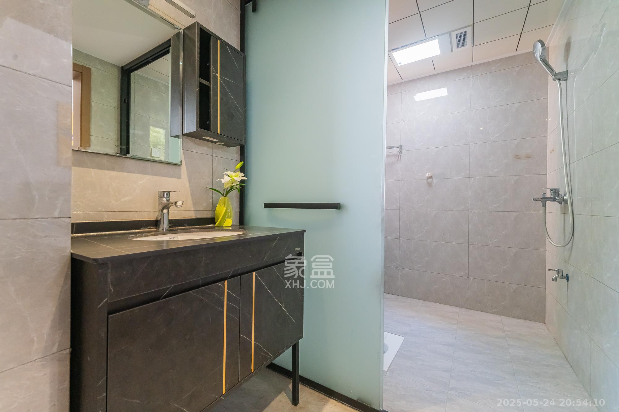 MOMA当代广场 4室2厅2卫 77.8万 MOMA当代广场 4室2厅2卫 77.8万卫生间