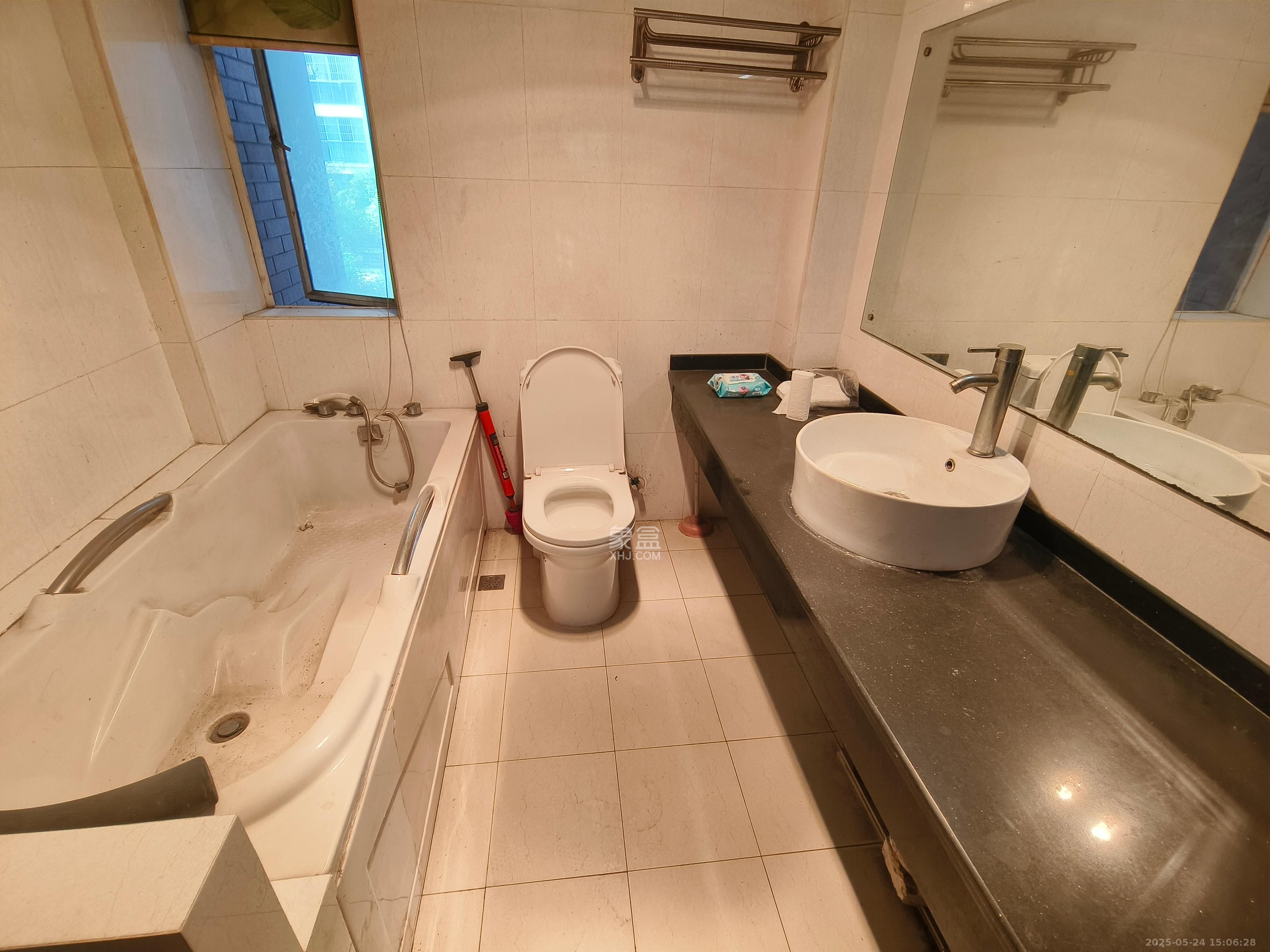 星城雅郡 4室2厅2卫 1800.0元/月 星城雅郡 4室2厅2卫 1800.0元/月室内图