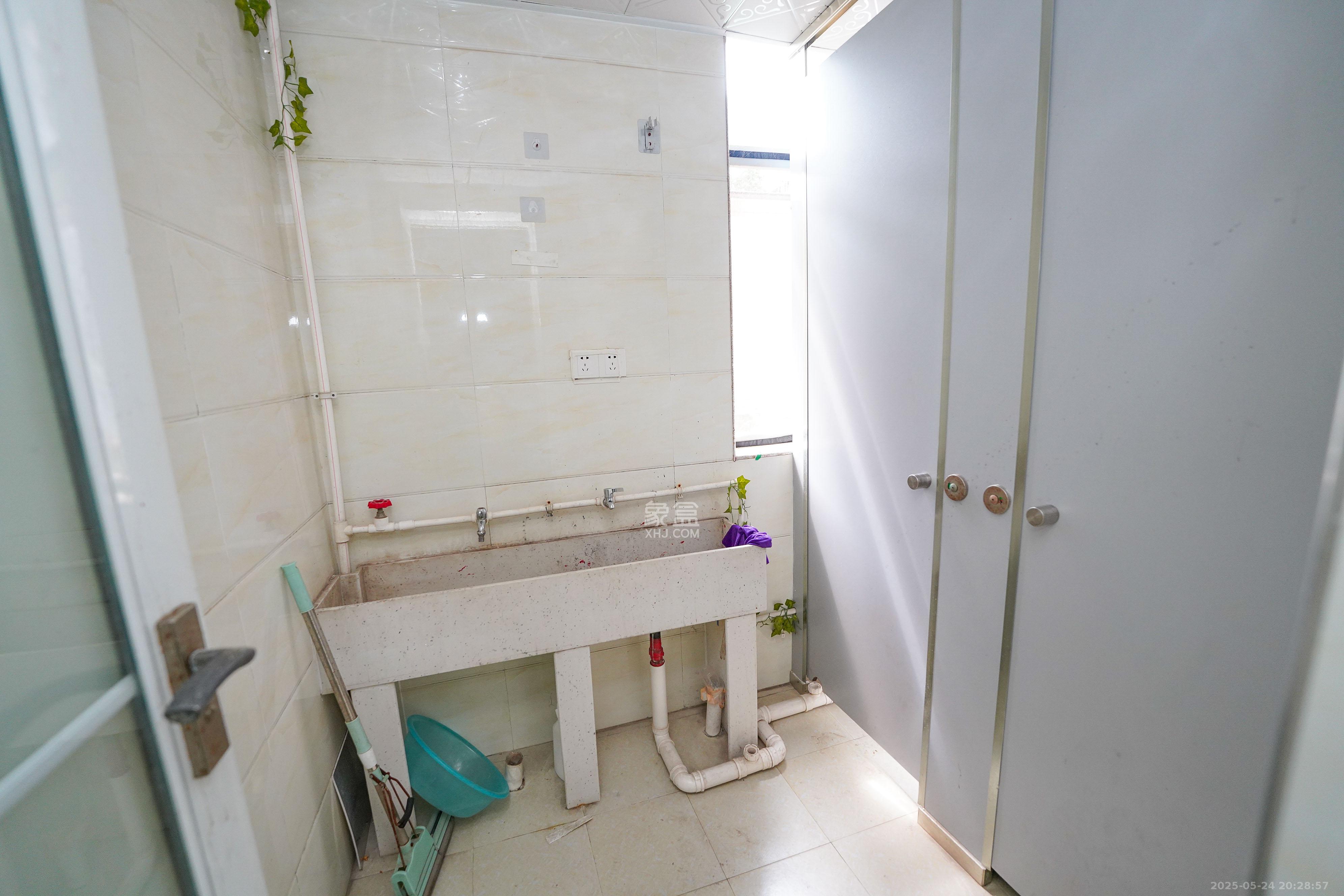 嘉华城(一期) 6室2厅2卫 268.0万 嘉华城(一期) 6室2厅2卫 268.0万其他