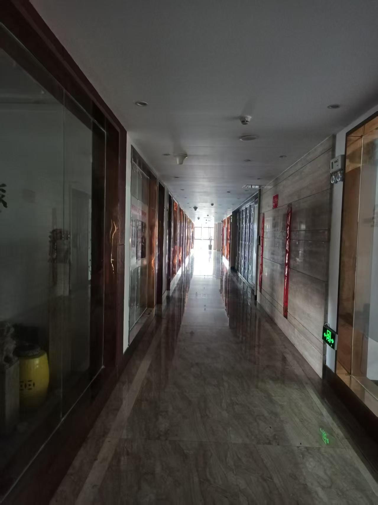 融冠亲城50写字楼  1室0厅0卫   2000.00元/月