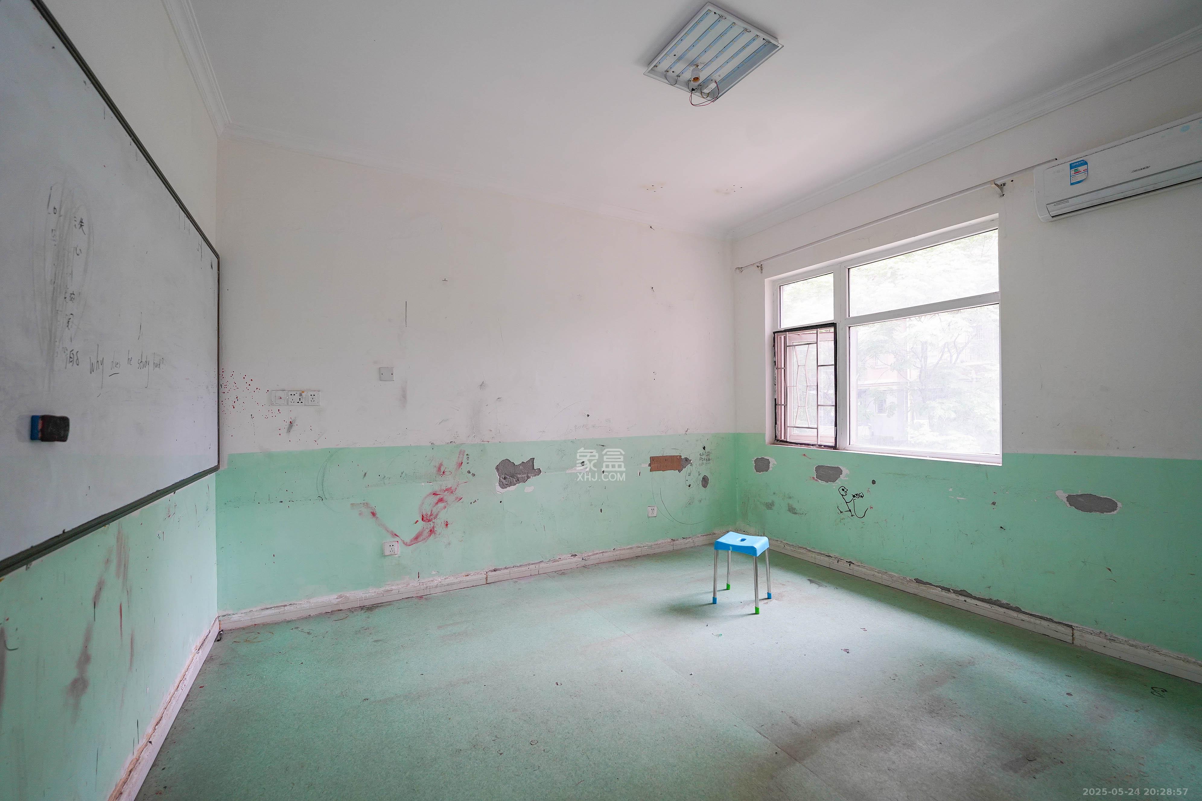 嘉华城(一期) 6室2厅2卫 268.0万 嘉华城(一期) 6室2厅2卫 268.0万卧室