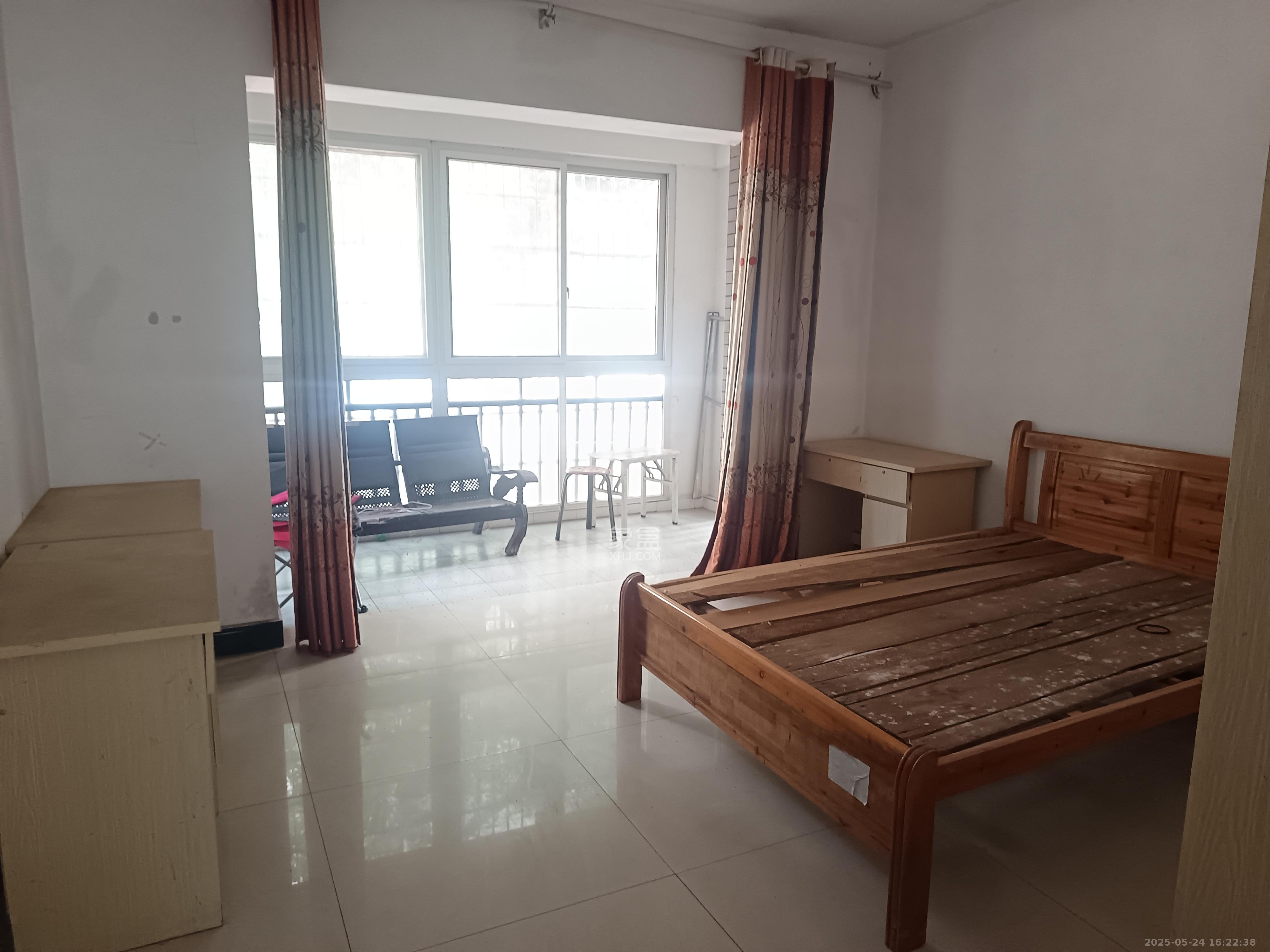 含浦家苑 3室2厅2卫 1500.0元/月 含浦家苑 3室2厅2卫 1500.0元/月室内图