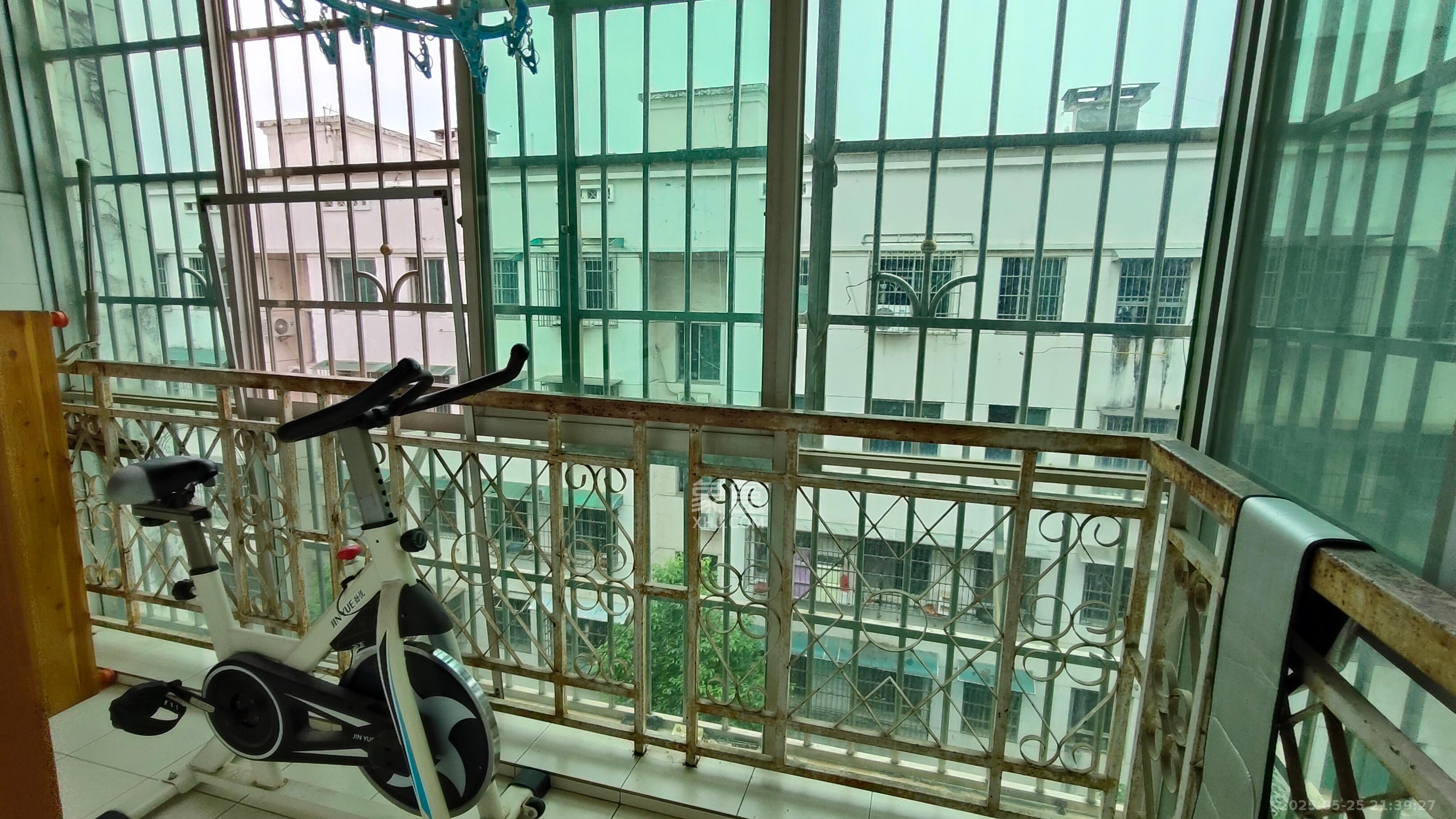 中南汽车世界 3室2厅2卫 1300.0元/月 中南汽车世界 3室2厅2卫 1300.0元/月室内图