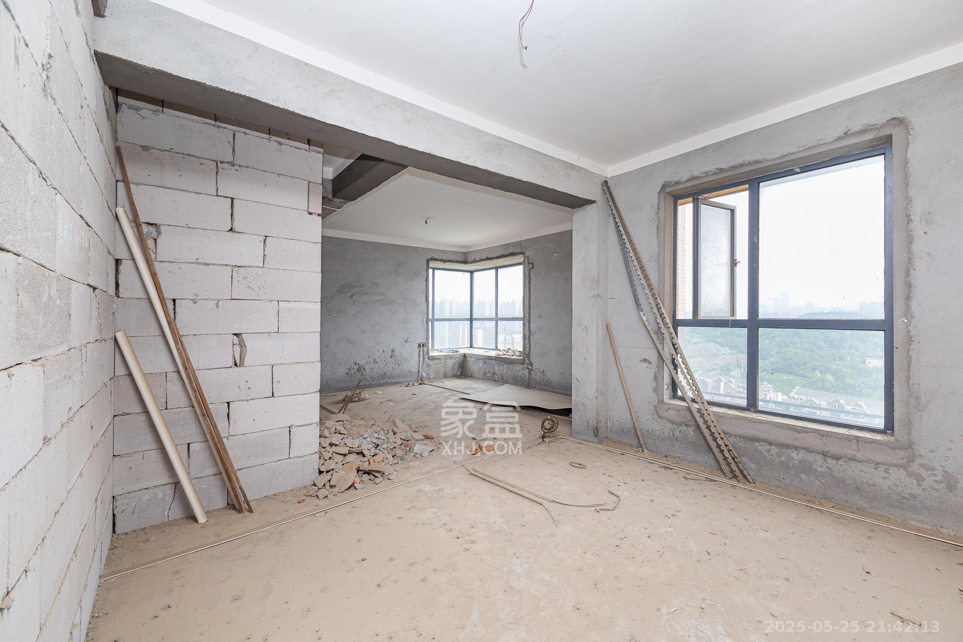 珠江东方明珠(新地东方明珠)一二期 4室2厅2卫 116.5万 珠江东方明珠(新地东方明珠)一二期 4室2厅2卫 116.5万卧室