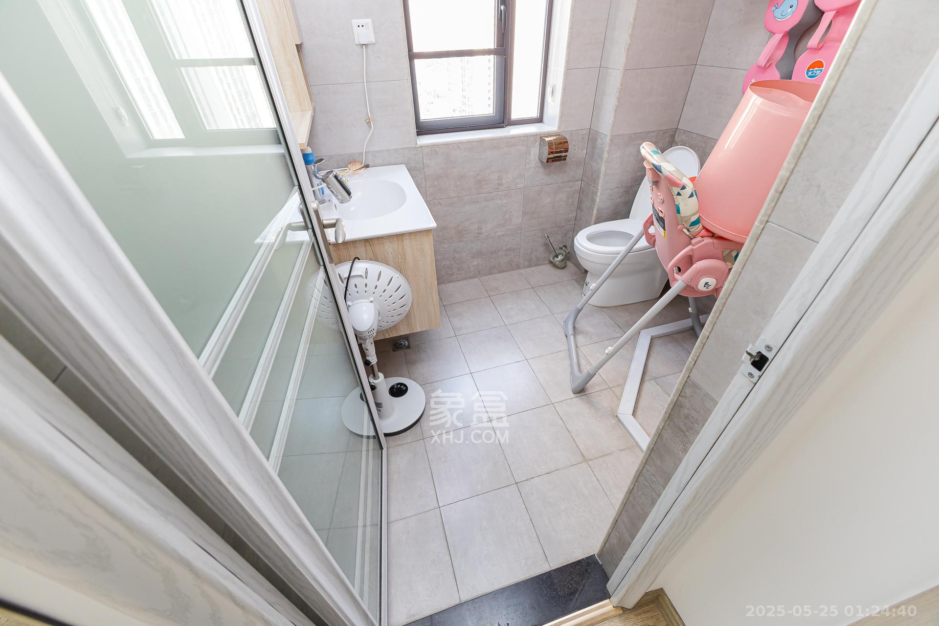 嘉宇银杉(嘉宇西苑) 4室2厅2卫 109.0万 嘉宇银杉(嘉宇西苑) 4室2厅2卫 109.0万卫生间