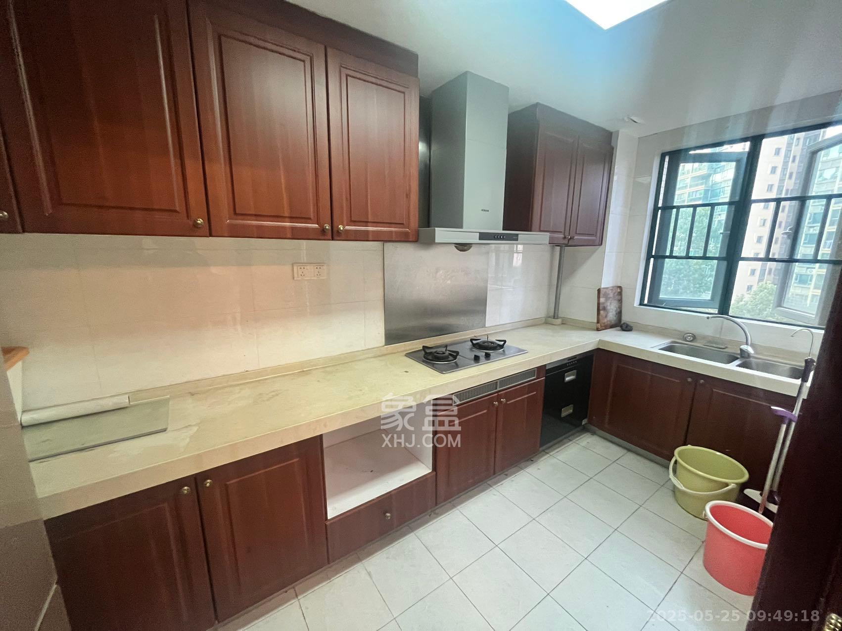 恒大城  4室2厅2卫    3200.0元/月 恒大城  4室2厅2卫    3200.0元/月