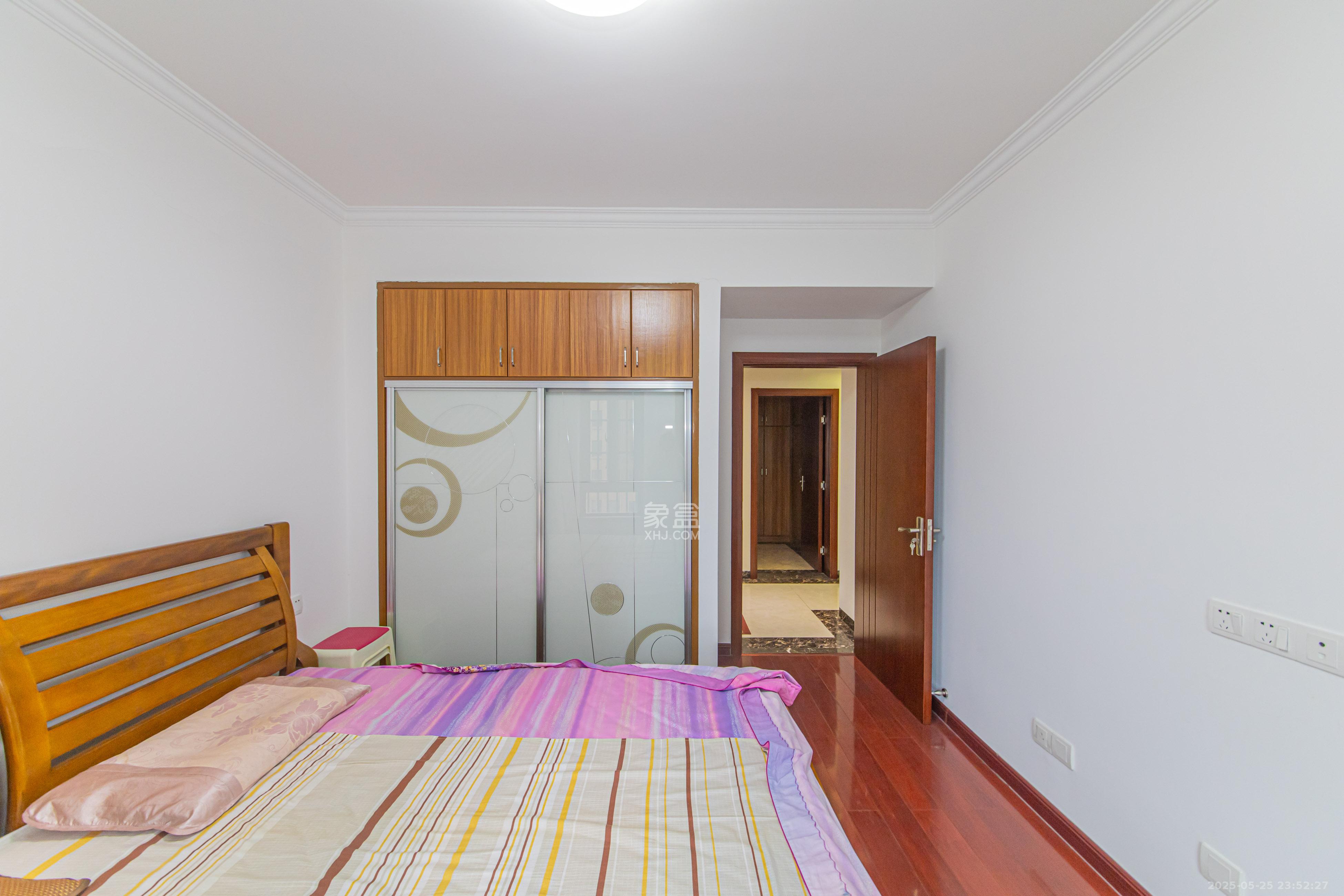 中信凯旋蓝岸(中信新城三期) 4室2厅1卫 110.0万 中信凯旋蓝岸(中信新城三期) 4室2厅1卫 110.0万卧室